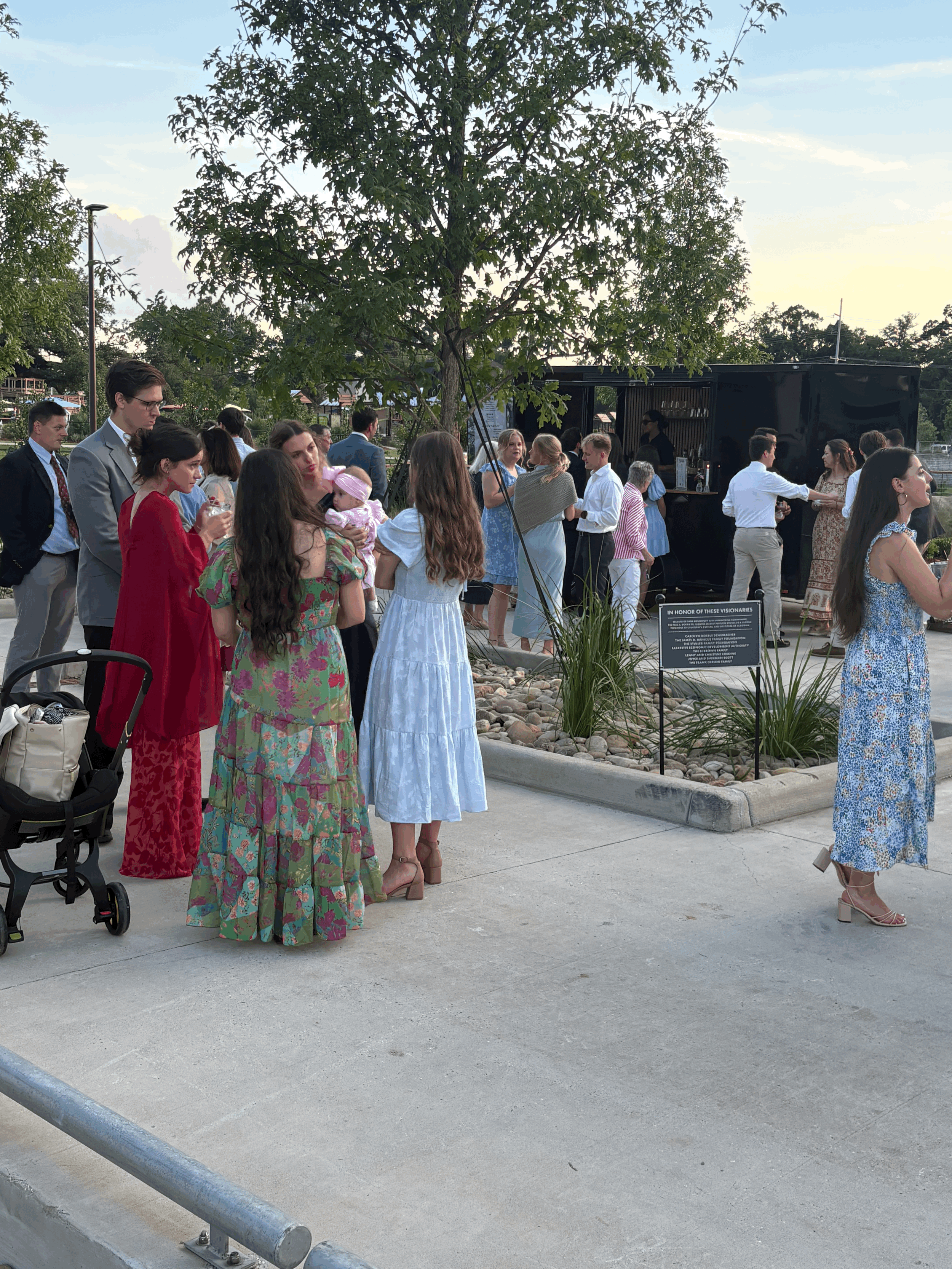 What to Ask Before Hiring a Mobile Bar for Your Wedding