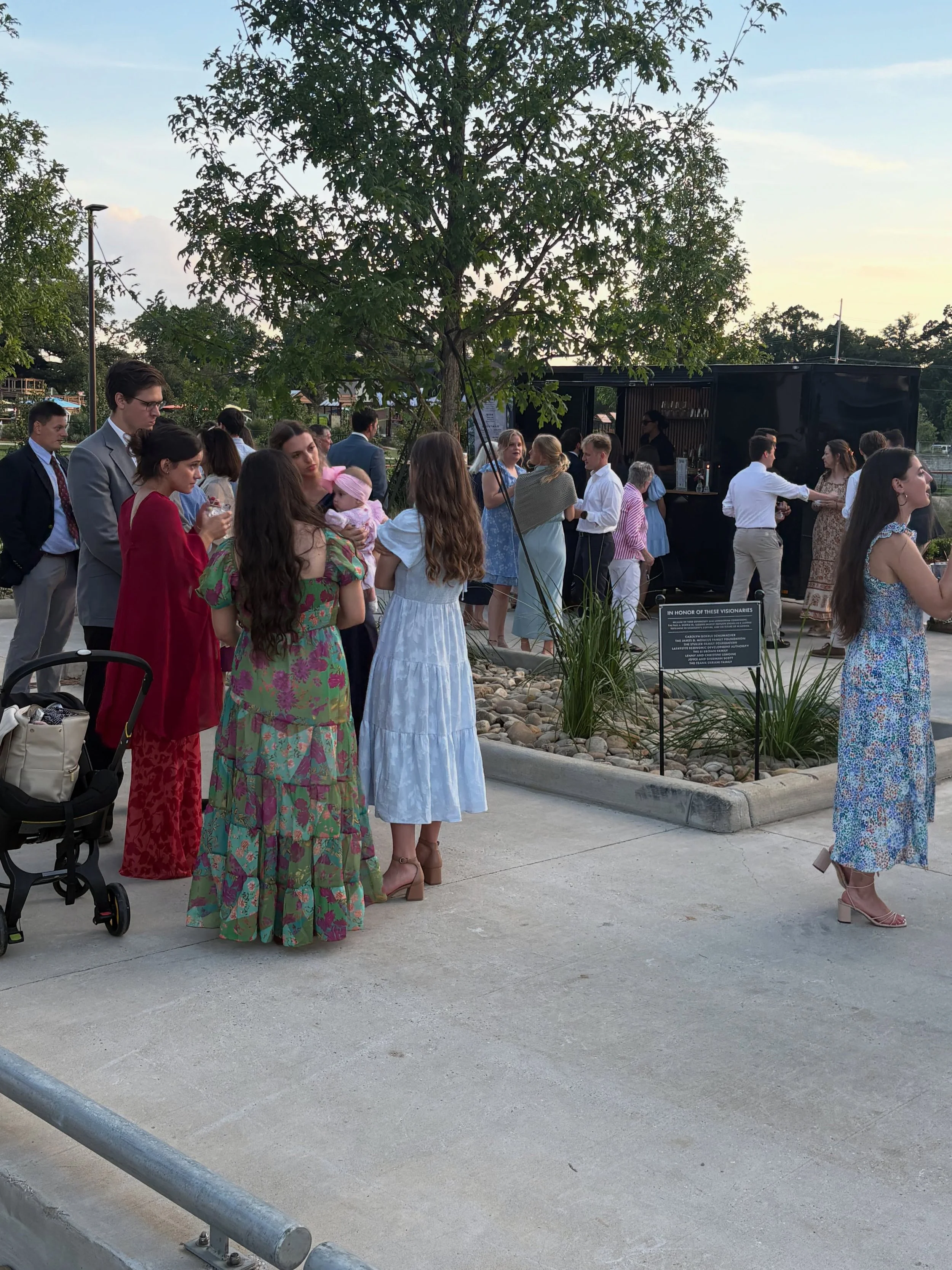 The bar showed up and so did everybody else. Last week&rsquo;s wedding was a blur in the best way, we almost didn&rsquo;t get a single shot of it.

#mobilebar #acadianawedding #louisianawedding #lafayettewedding #lafayettela