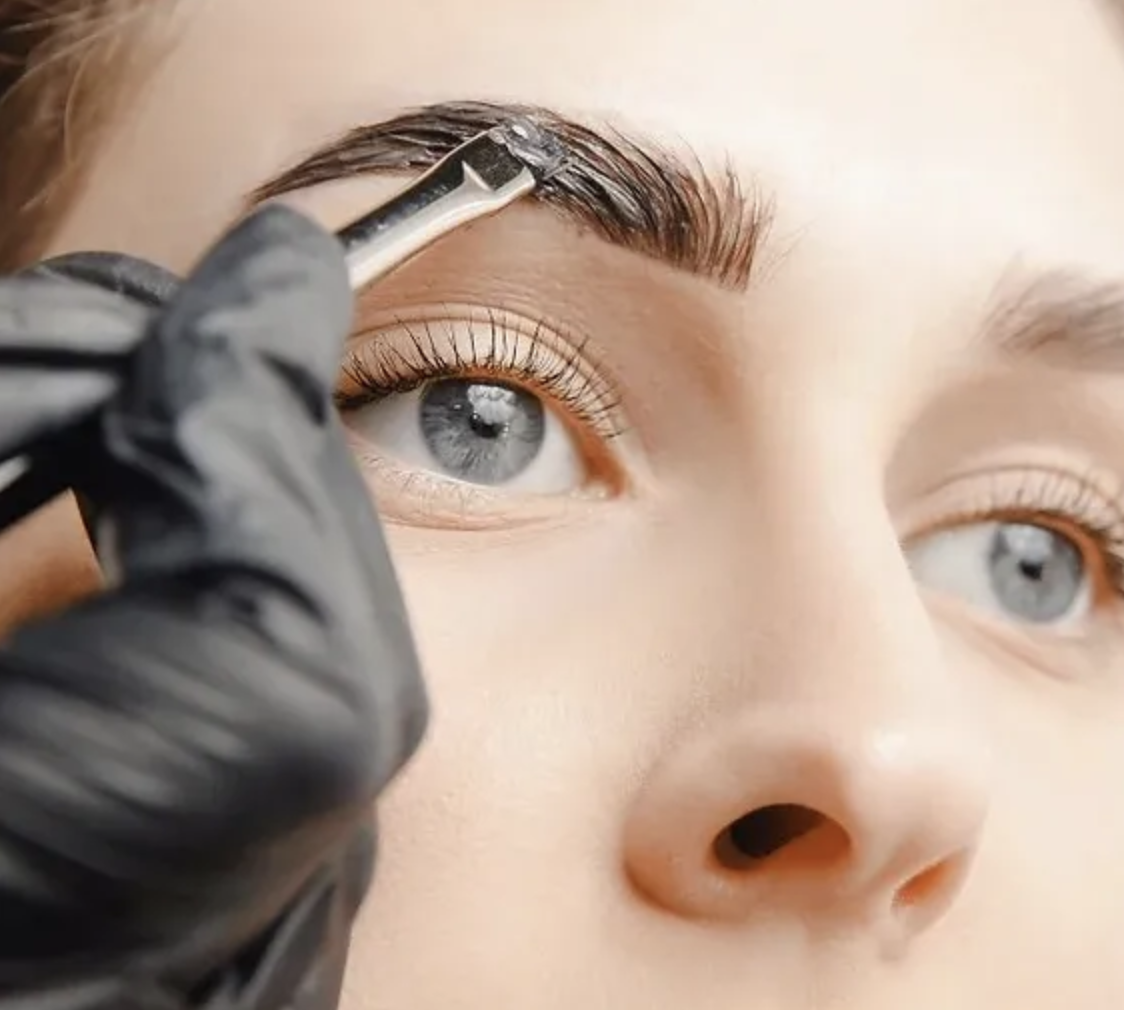 Brows tinting beauty service in Etobicoke