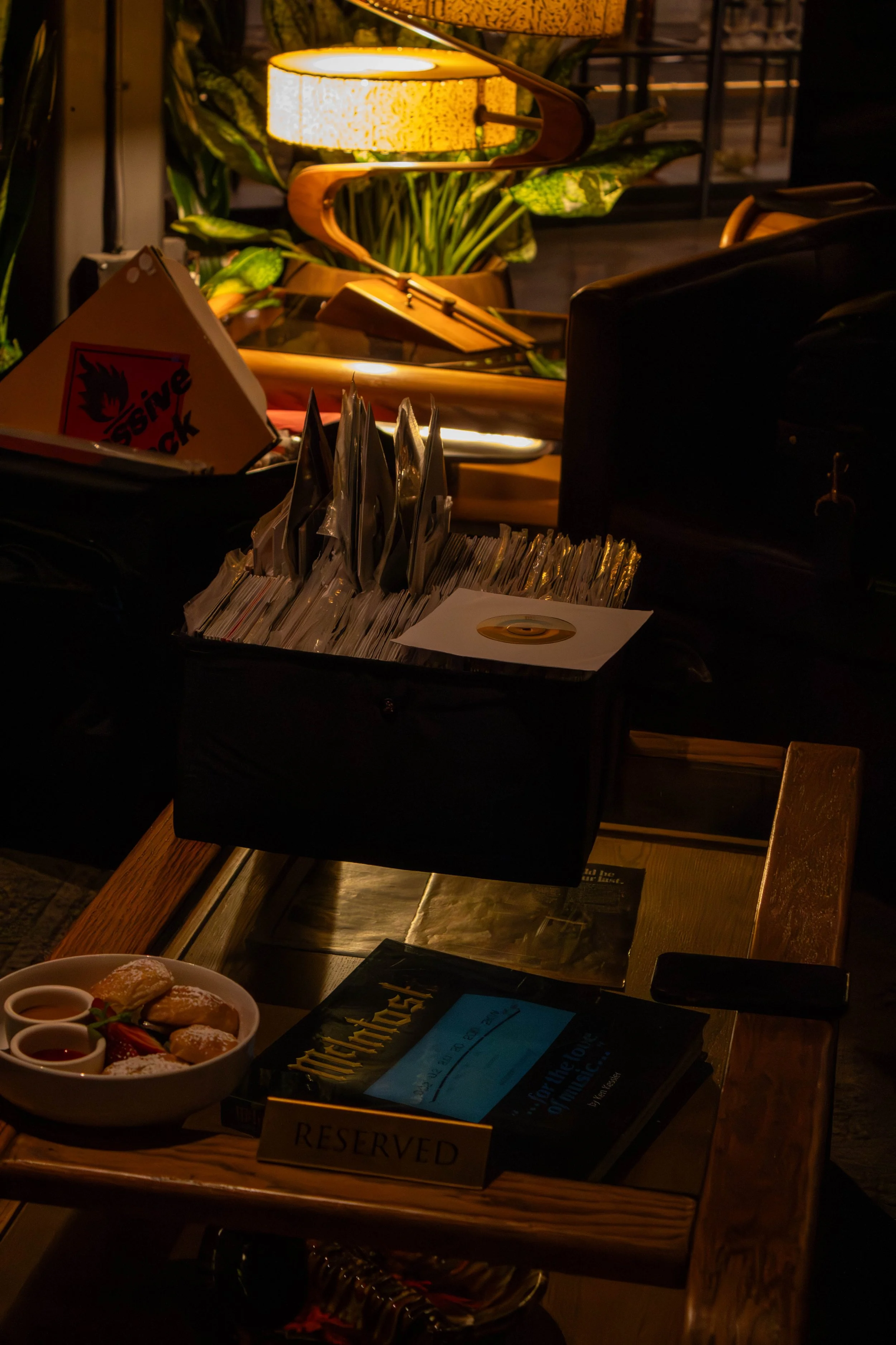 🍸 ANALOG NIGHT - BAR &amp; VINYL LISTENING LOUNGE