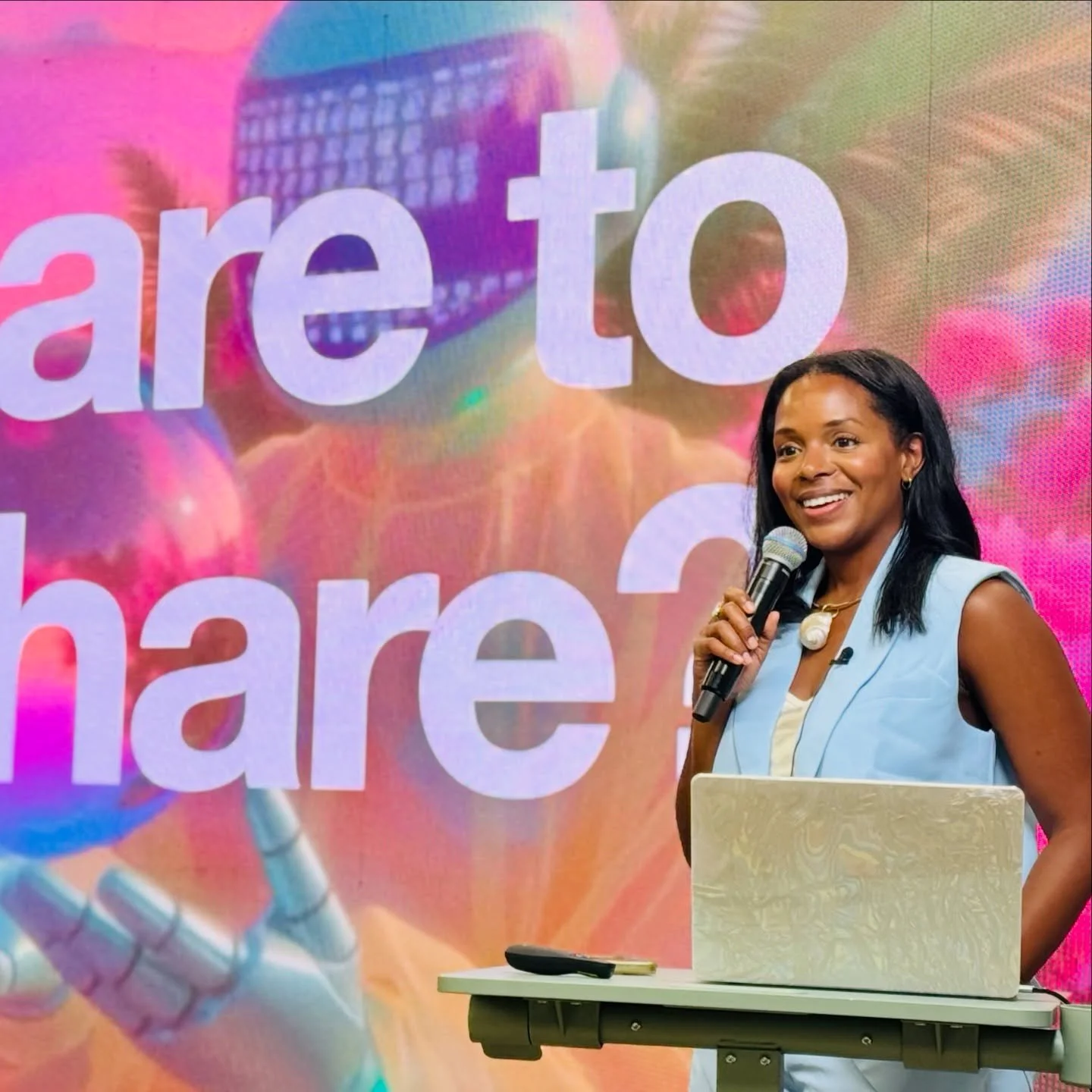 20 women walked into a room on a Tuesday night.
70% had never heard of vibe coding.
2 hours later, every single one walked out with a working prototype.
Photography apps. Event platforms. Swimwear brand strategies. Travel tools. 

Ideas that had been