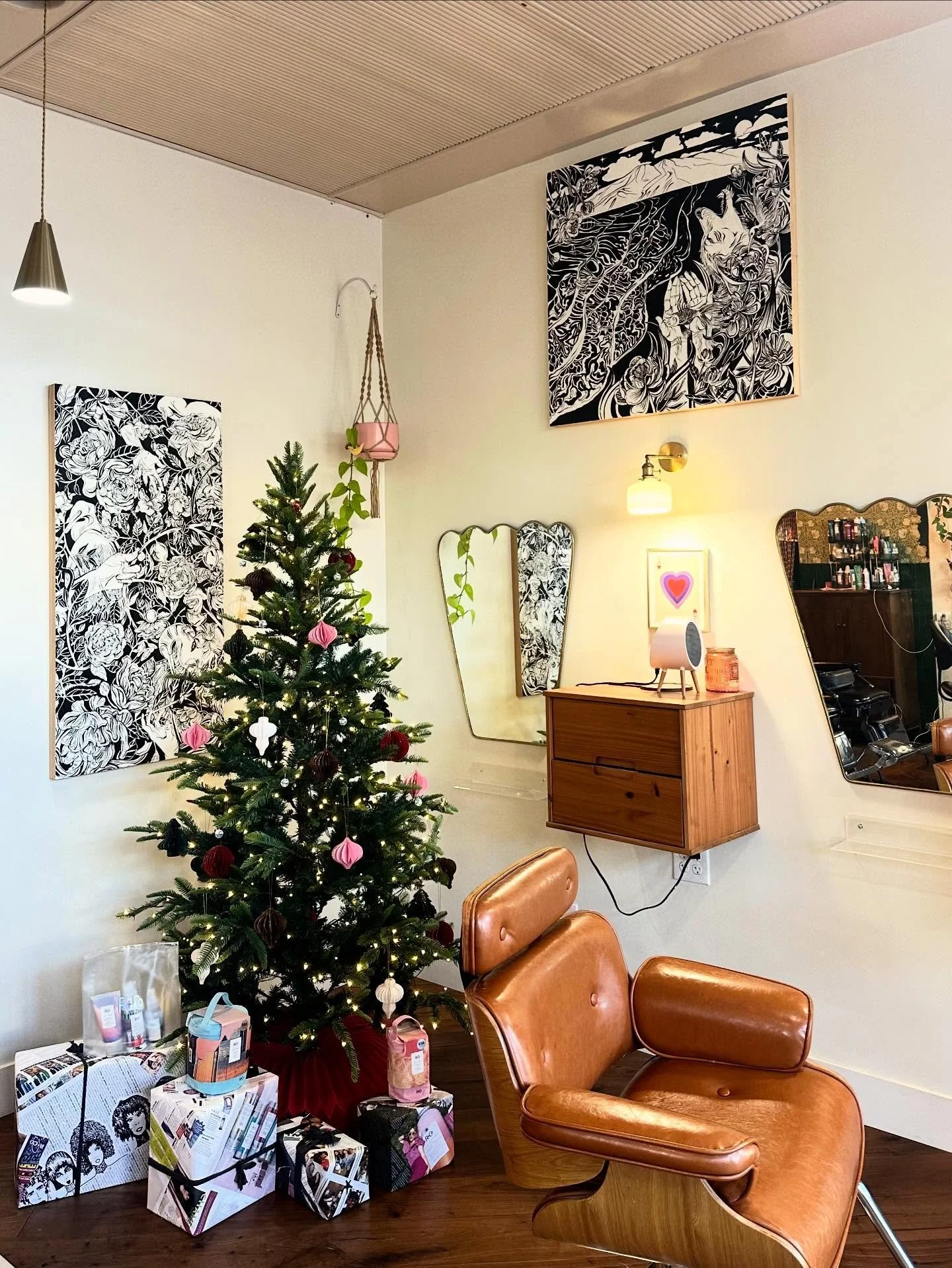 Work up!! Come check out my art at the lovely @theheartsalon on clement street in Richmond district of San Francisco!! All work is for sale! Thank you to the amazing @erinlevy.theheartsalon for this opportunity to display my work! I am excited to kee