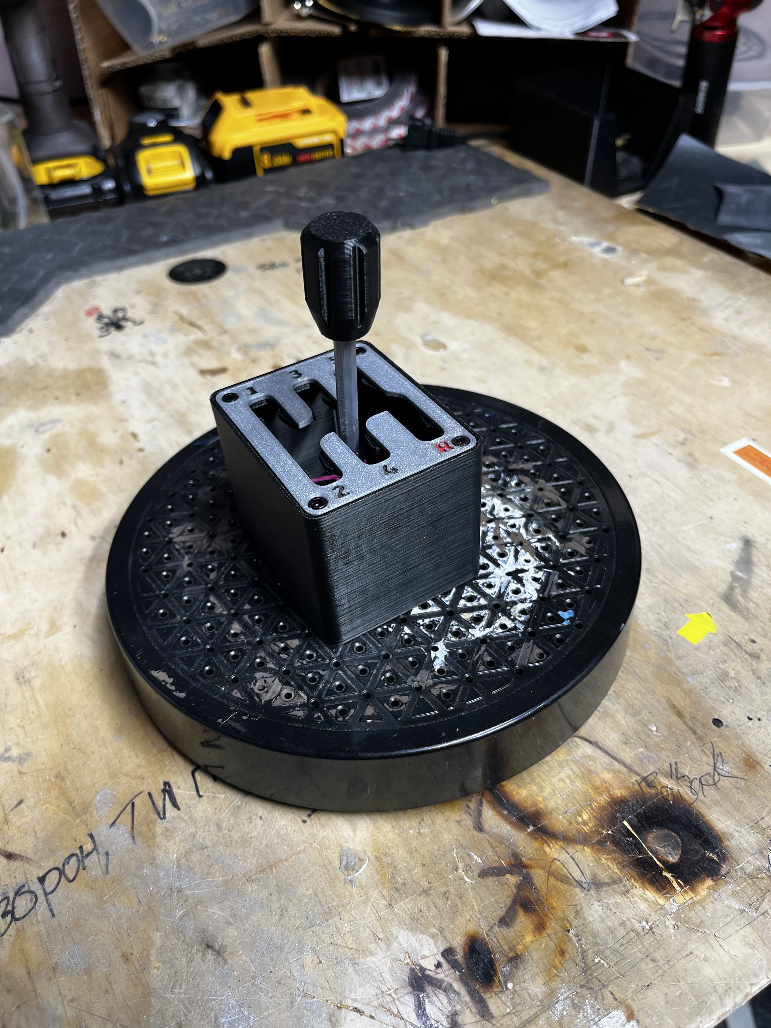 Fidget 5 speed shifter in its neutral position from an almost isometric view