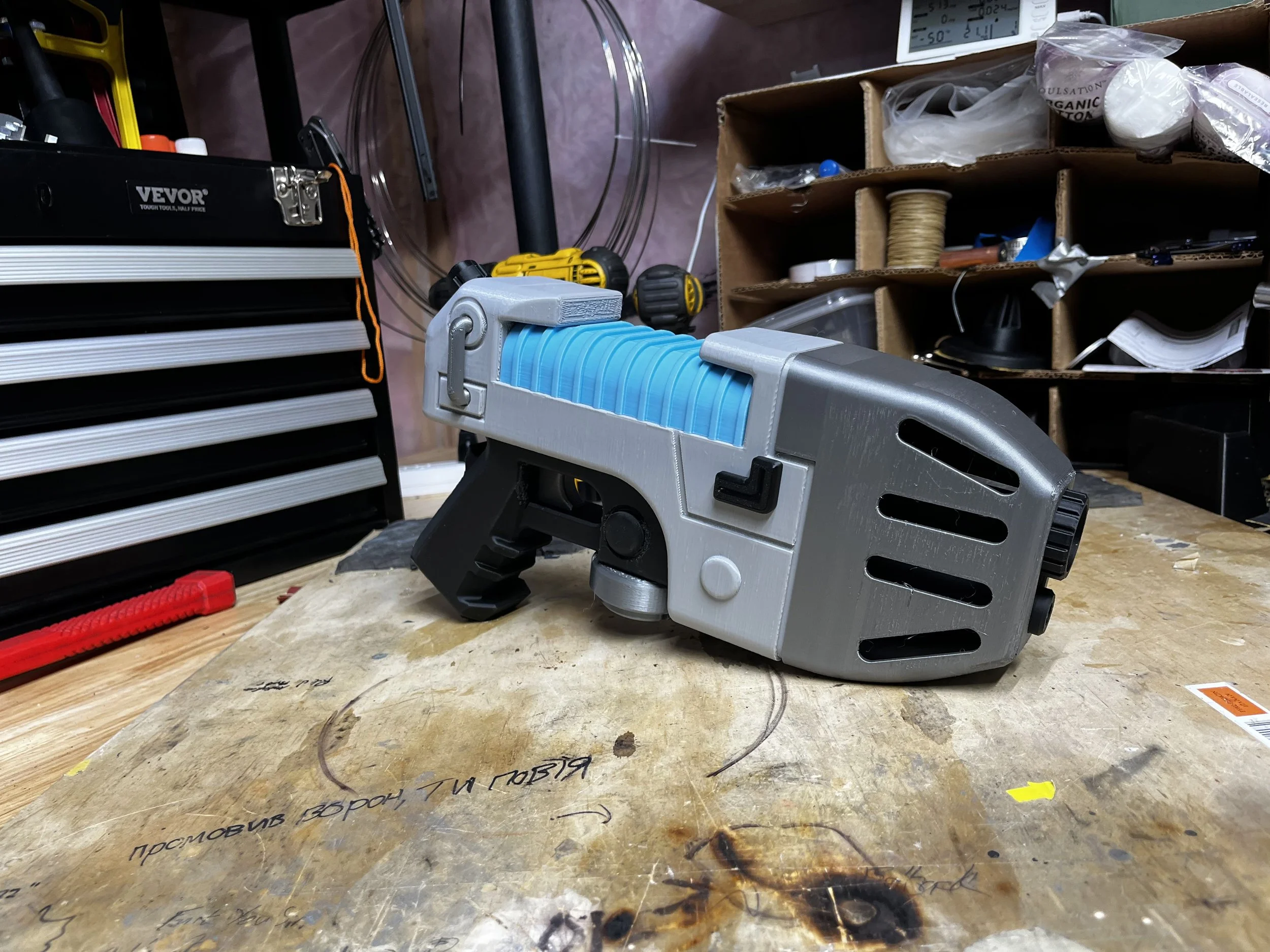 Warhammer styled plasma pistol right side view