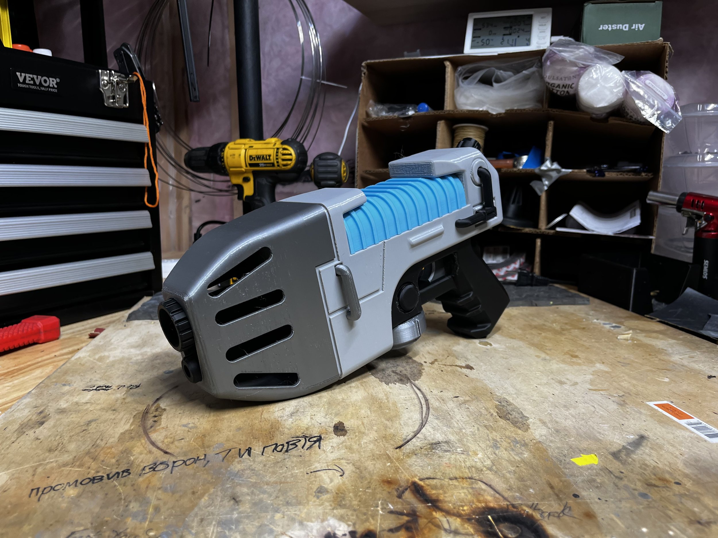 Warhammer styled plasma pistol left side view