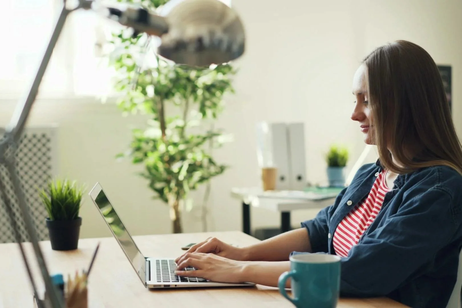 How to Improve Focus at Work: 6 Office and Habit Changes Backed by Research