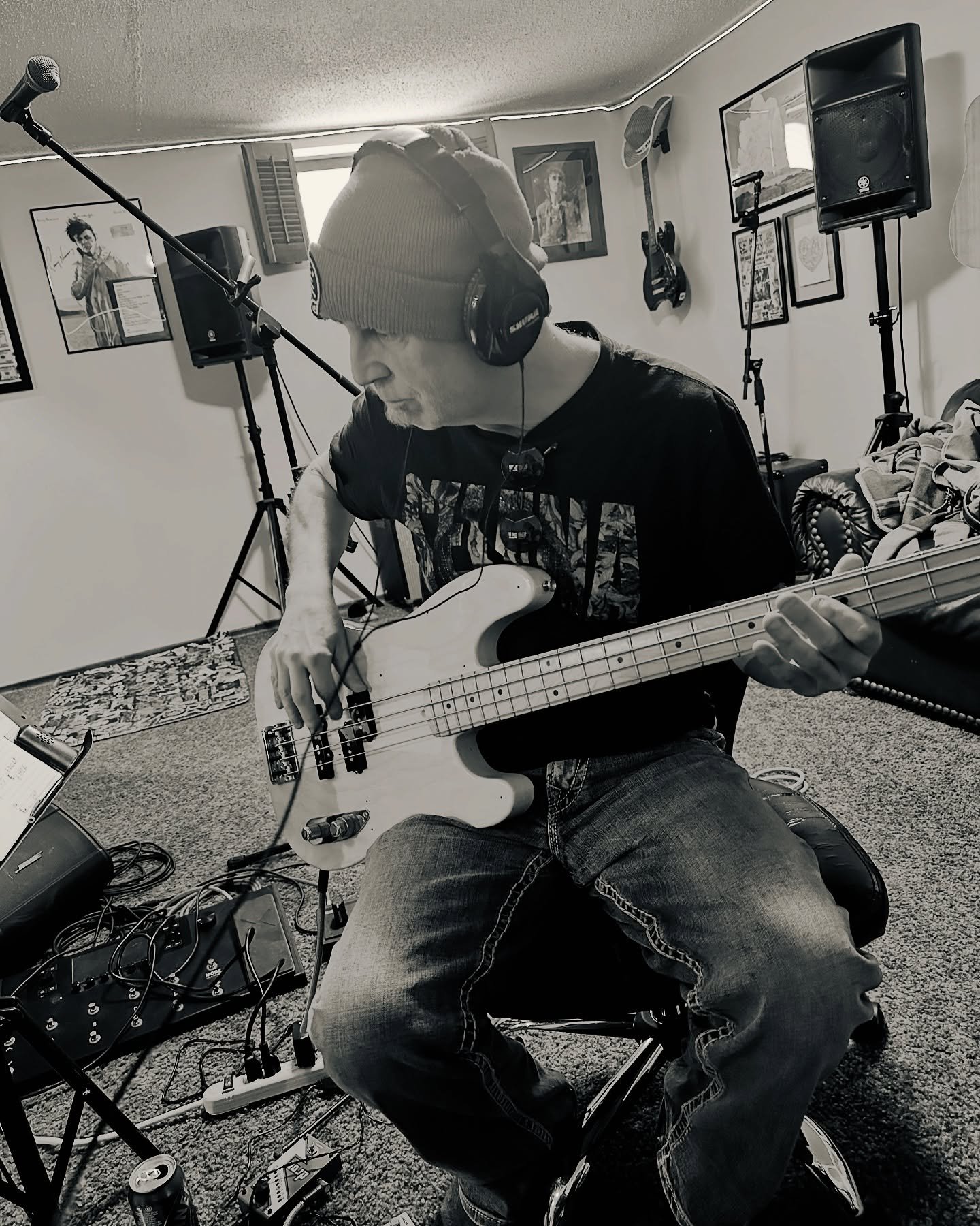 Time to track bass! I don’t know about you, but spending spring break recording up a storm sounds like an ideal time to me๐๐
Ps. Ian didnt know I took this pic, that’s just how photogenic he is ๐
#recording #newmusic #bass