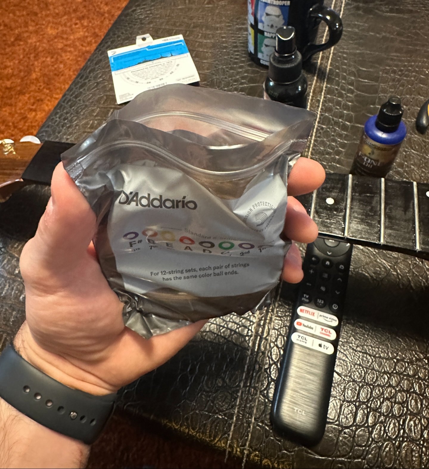 Genuis! Sometimes it’s the little things in life ๐ก
No more tearing the bag open like a lunatic and accidentally ripping off the color code chart that tells you which string is which. ๐
#daddario