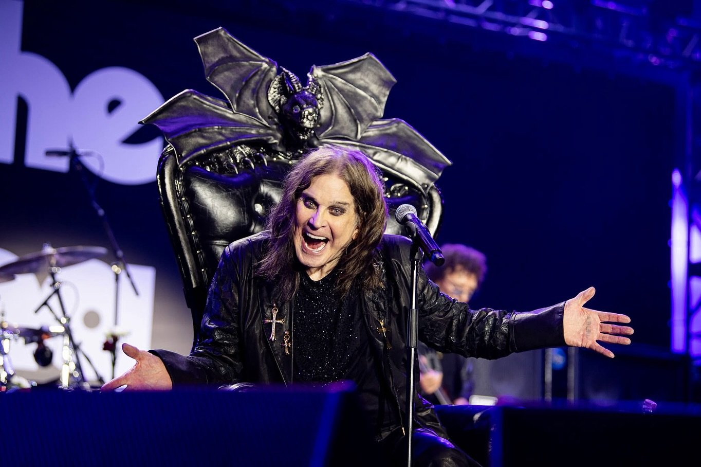 Can’t believe Ozzy Osbourne has officially played his final live performance.
As I watched him sing Mama, I’m Coming Home one last time, all I could think about was the day my dad handed me Ozzy’s greatest hits and said, “You