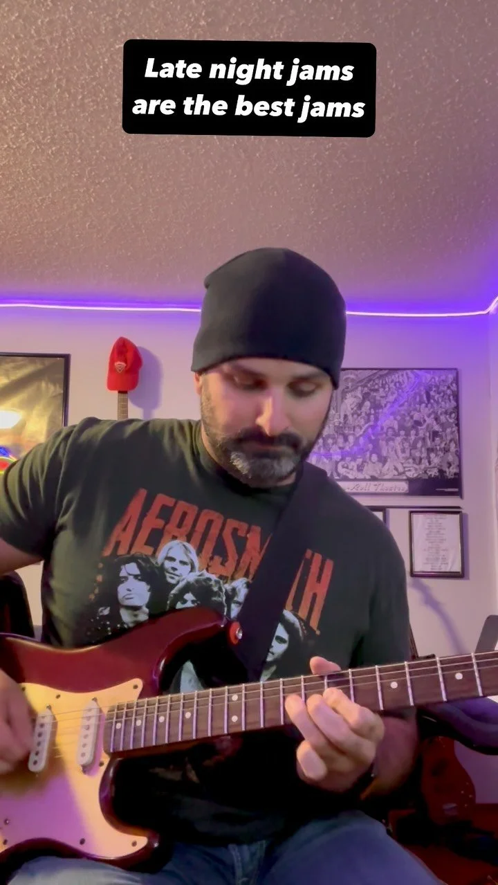 Late last night I was just about to start shutting everything down and head off to bed, but then I got urge for one more little jam seshπ
#guitaristofinstagram #guitarimprovisation #guitarsolo #fender