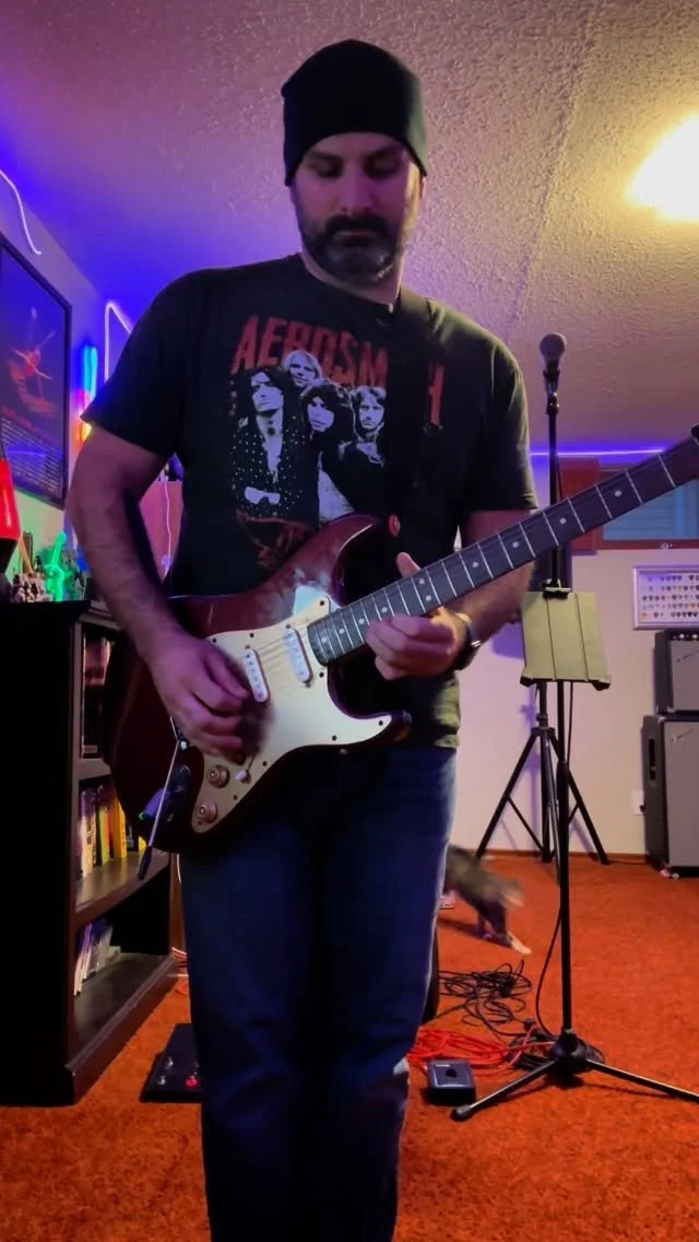 In between students the other day, I figured I’d have some fun messing with the Lydian mode! I’ve always really loved this mode, it has such a mysterious aura.
#guitarist #manitobamusic #guitarsolo #improv #fender