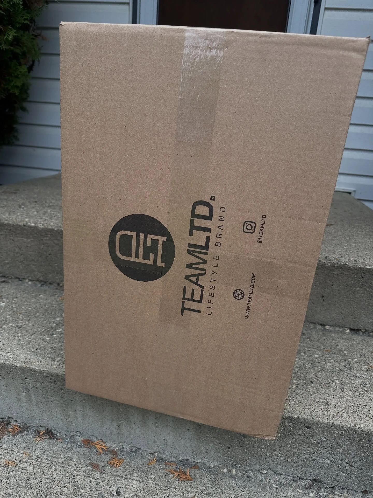 Ooooooo the new merch just landed!! π₯ Can’t wait to show you what we’ve got! π
We’ll have the new TShirts available this Friday at The 40 when we hit the stage with Leddwyn!
Show starts at 10:00 PM. We hope to see you there! π€