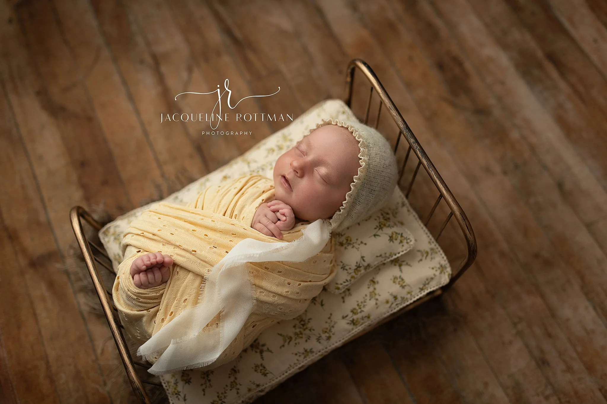 Moline-newborn-photographer-studio-props