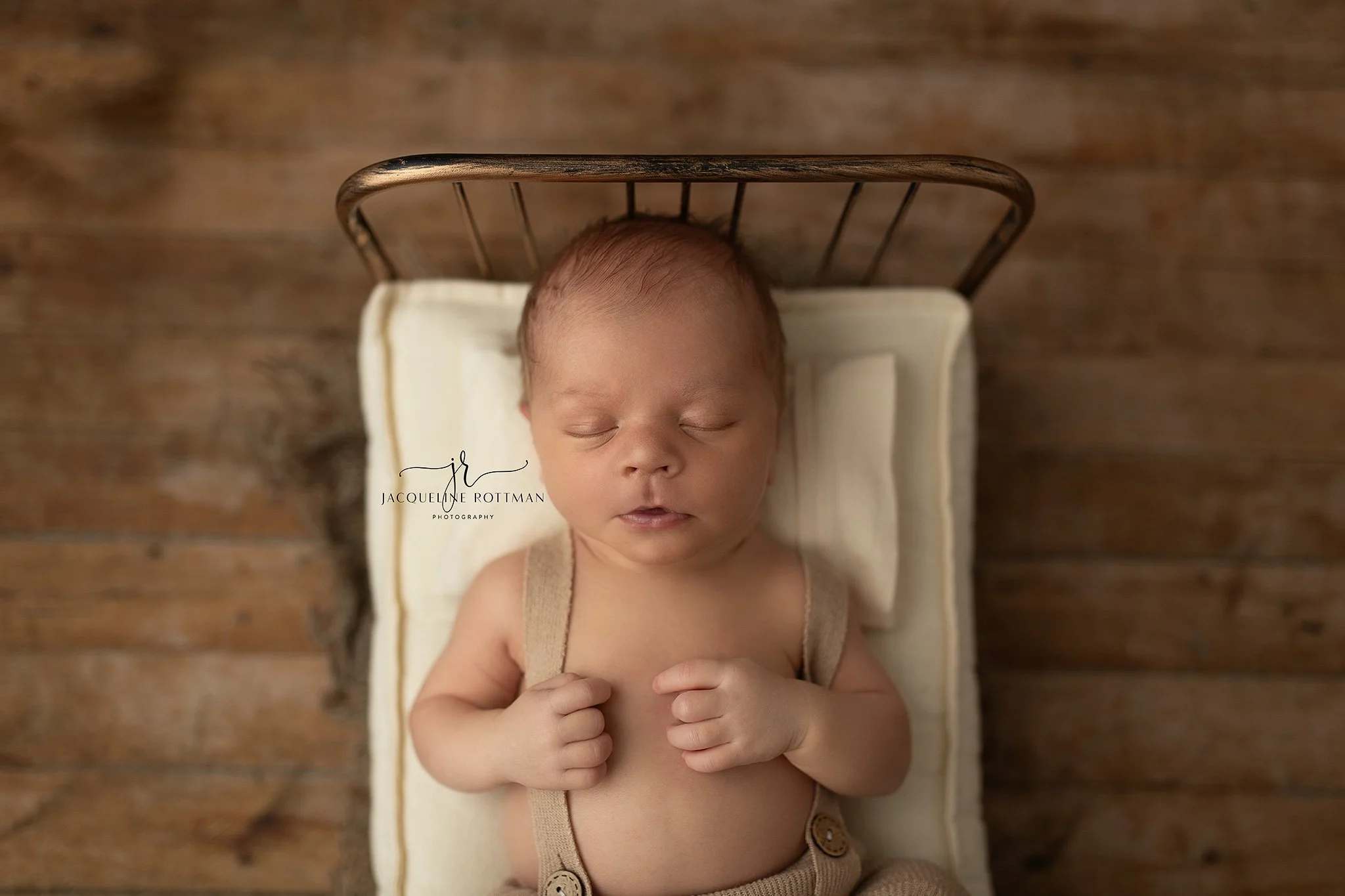 lees-summit-warrensburg-lone-jack-mo-high-end-newborn-photographer.jpg