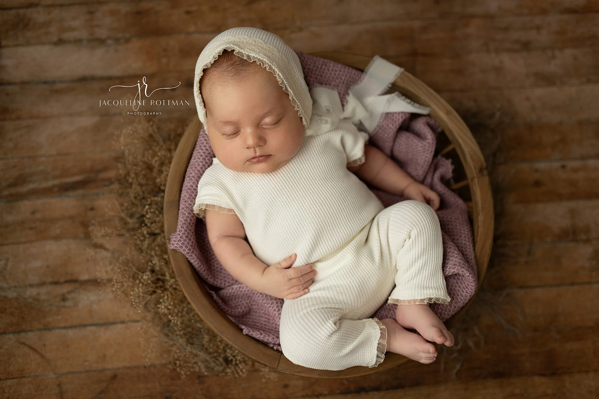 award-winning-newborn-photographer-in-warrensburg-mo.jpg