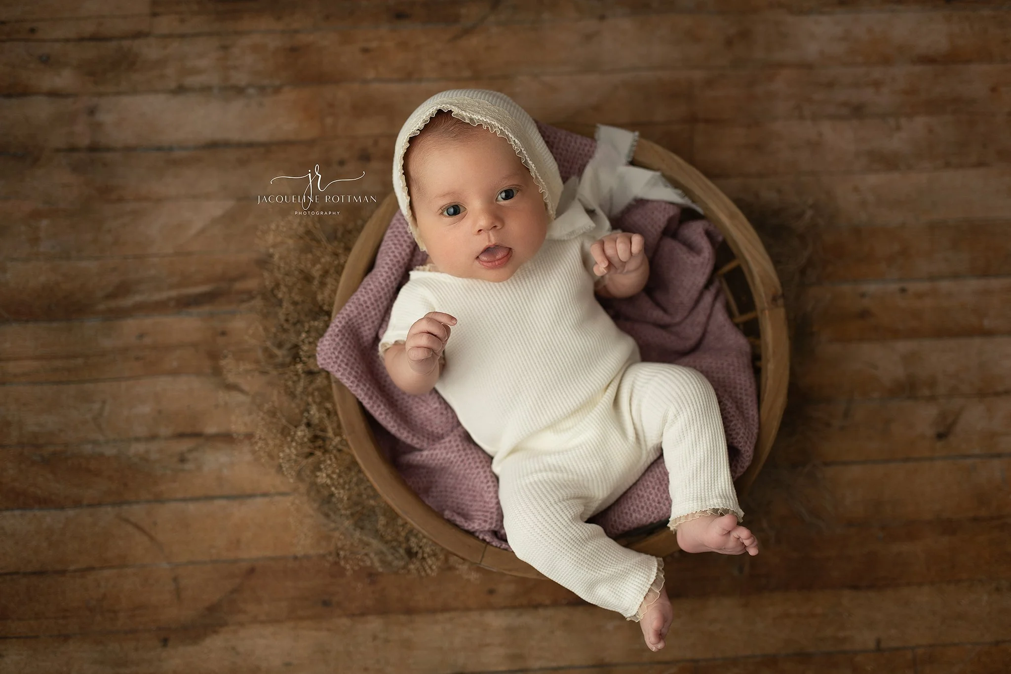 award-winning-newborn-photographer-in-bettendorf-ia.jpg