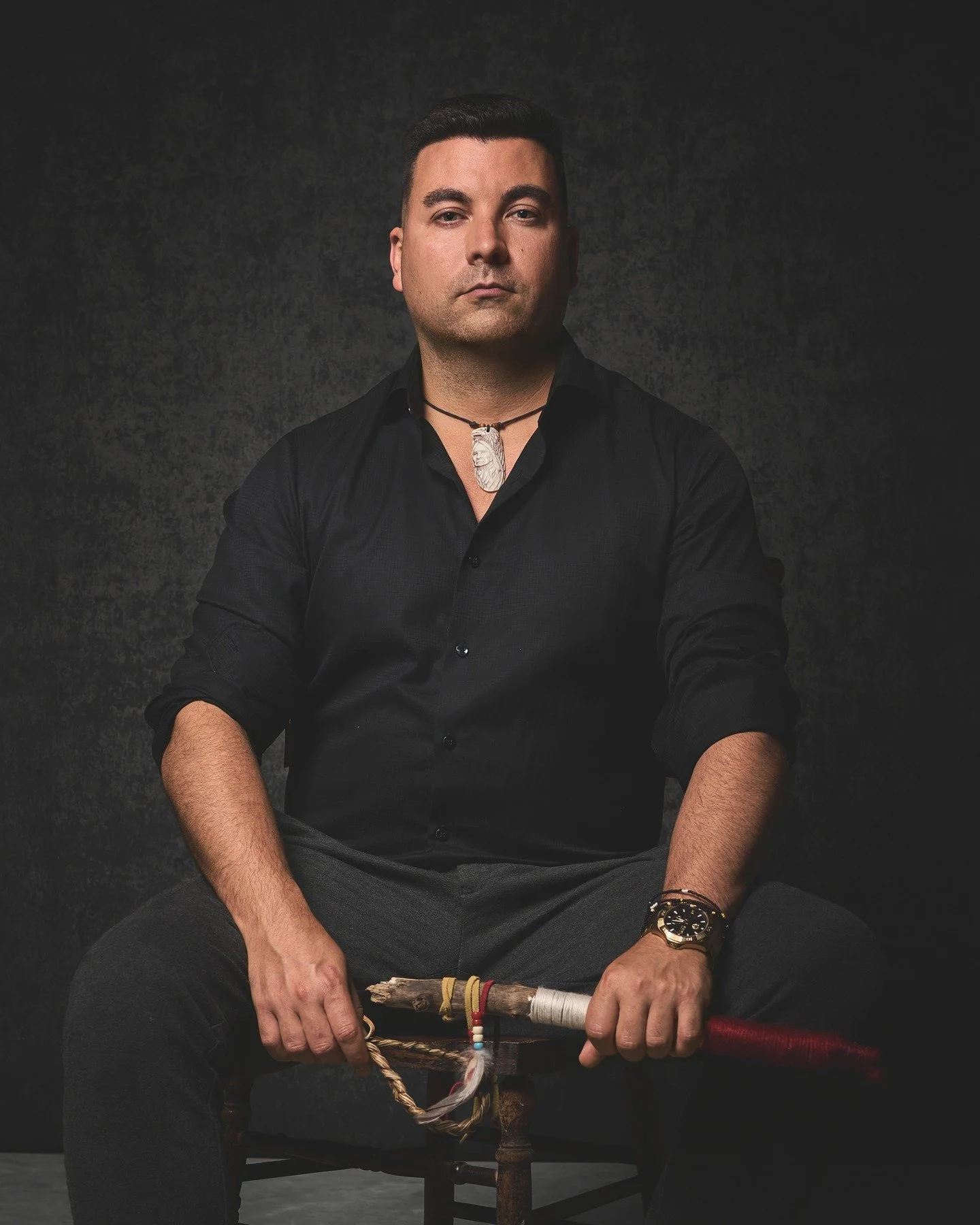 Napess de la Nation Innu avec le b&acirc;ton de la parole #indigenous #indigenousphotographer #innu #premieresnations #firstnations #autochtone #indigenousman