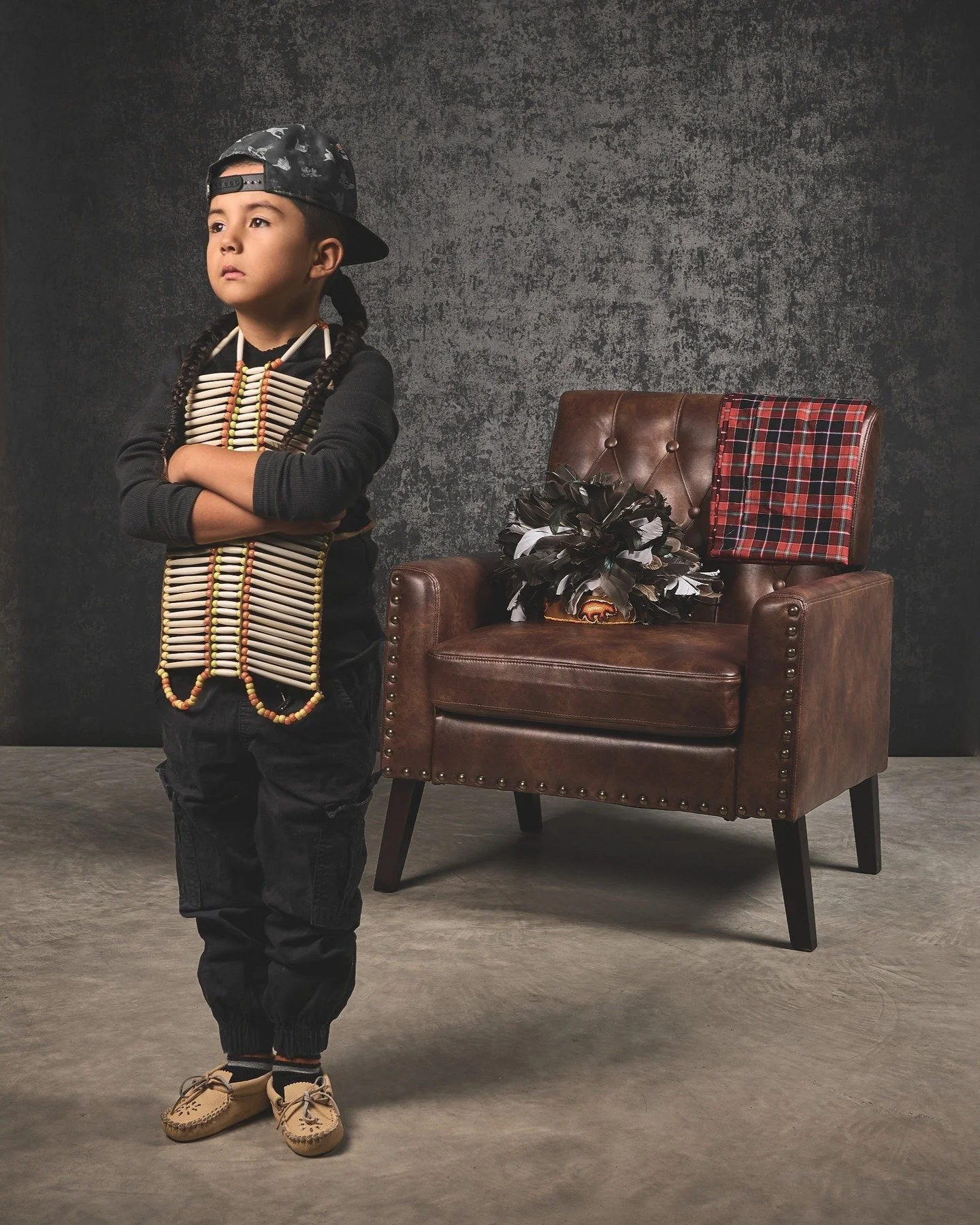 Innu Wendat - Mon fils, toujours pr&ecirc;t &agrave; poser fi&egrave;rement son h&eacute;ritage culturel.