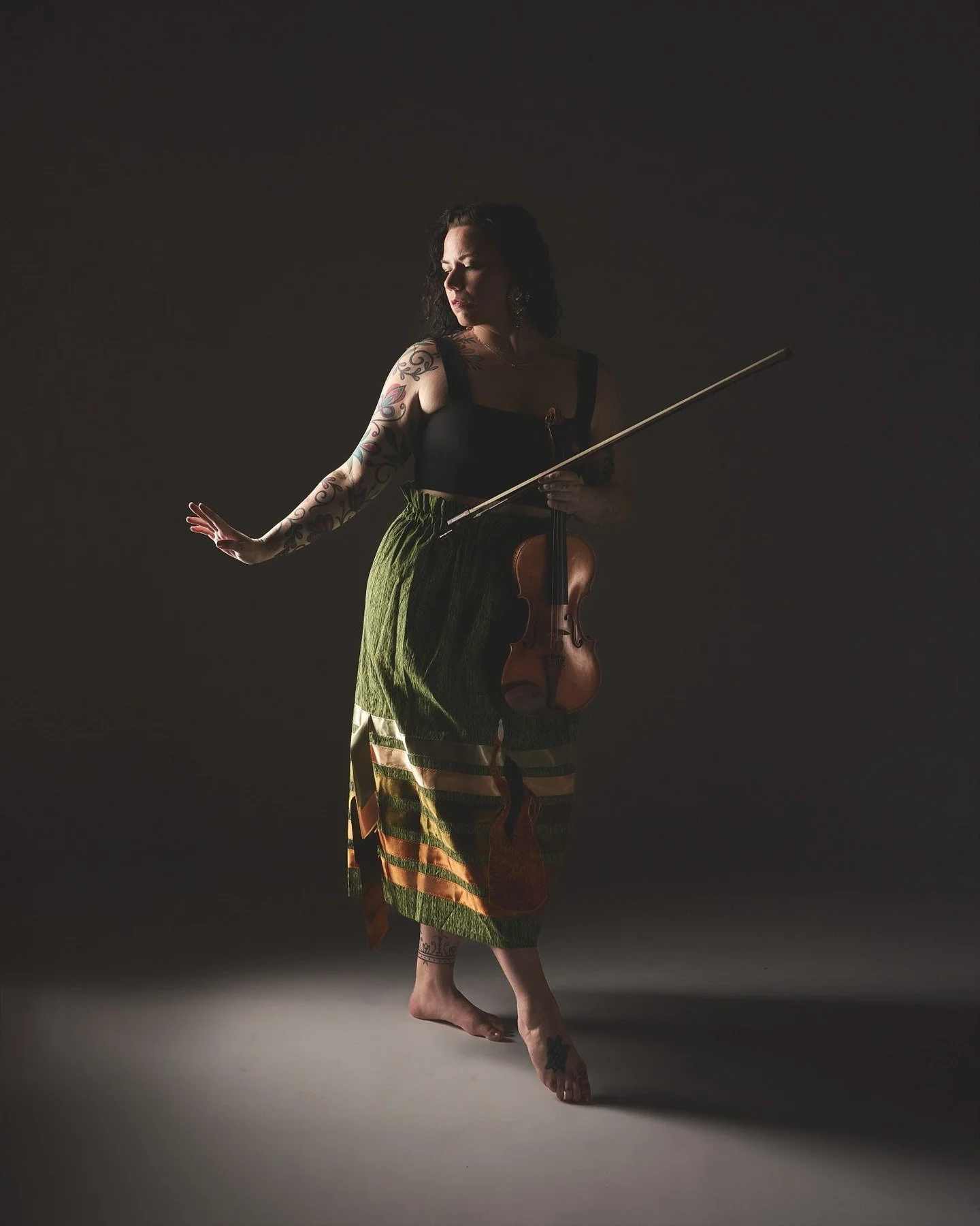 Artiste accomplie membre de la Nation Wendat ✊ violoniste, compositrice de musique de film et productrice