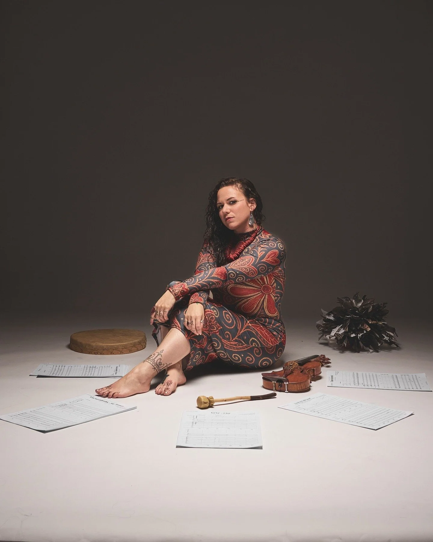 Artiste accomplie membre de la Nation Wendat ✊ violoniste, compositrice de musique de film et productrice