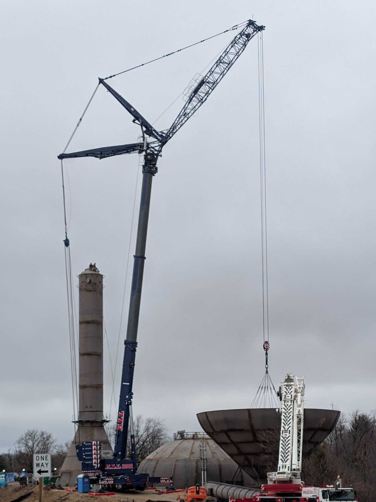 Water Tower D is starting to go up! It looks like work has wrapped up for the weekend, though, so we'll have to wait a bit longer to see the "bulb" in the sky. Still, progress is being made!

#FitchburgWI