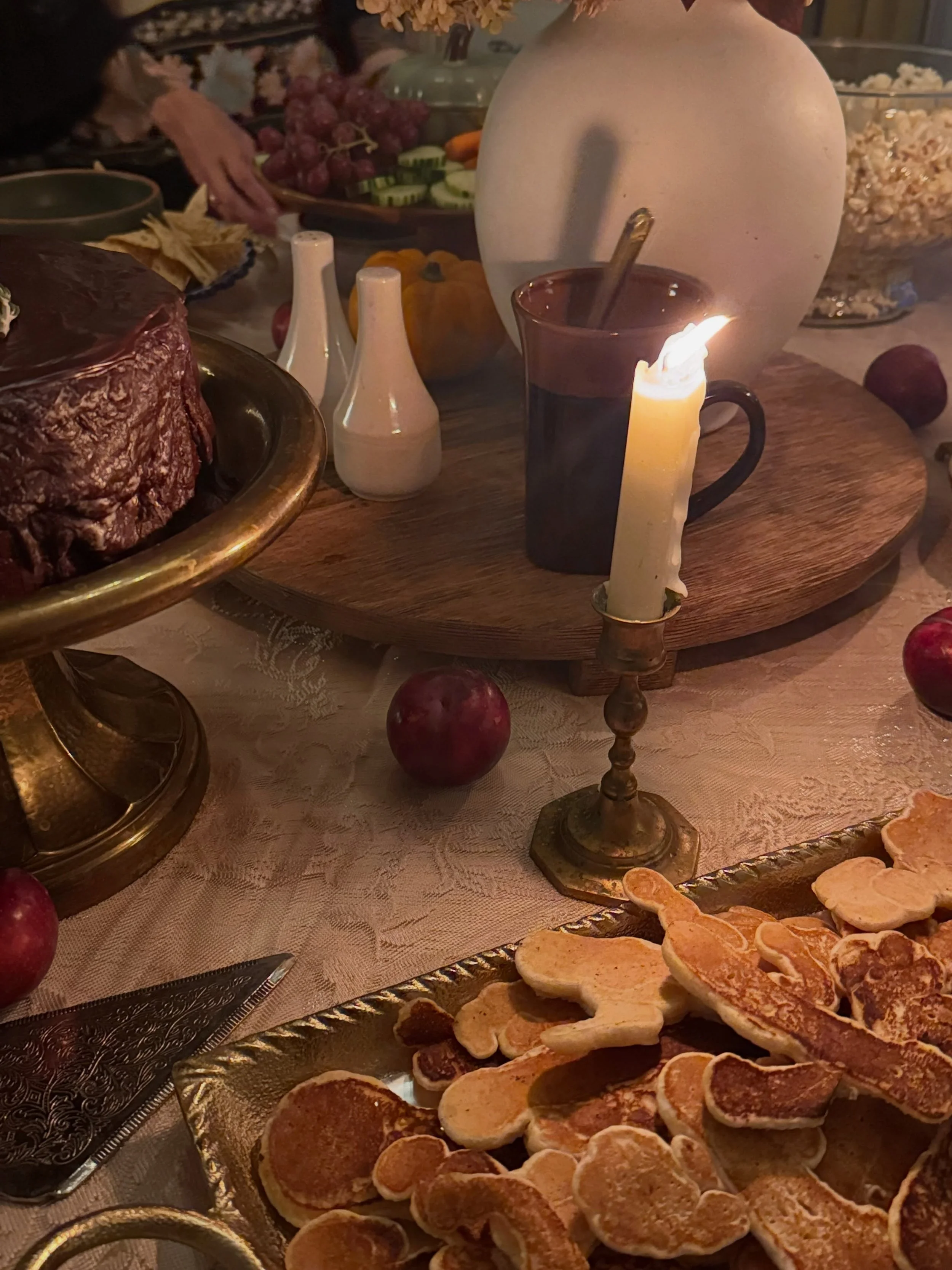 Some stories are better when you step inside them. ✨

Last night&rsquo;s chapter: Practical Magic, a cozy house full of women, candlelight, something sweet, and&mdash;obviously&mdash;midnight margaritas. 🍸🌙

The kind of night that feels a little li