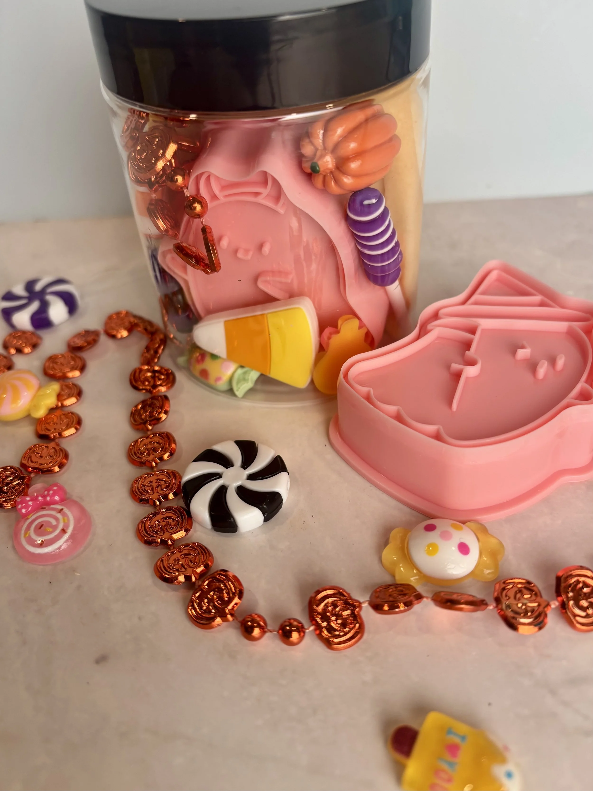 Trick-or-Treat 8oz playdough kit