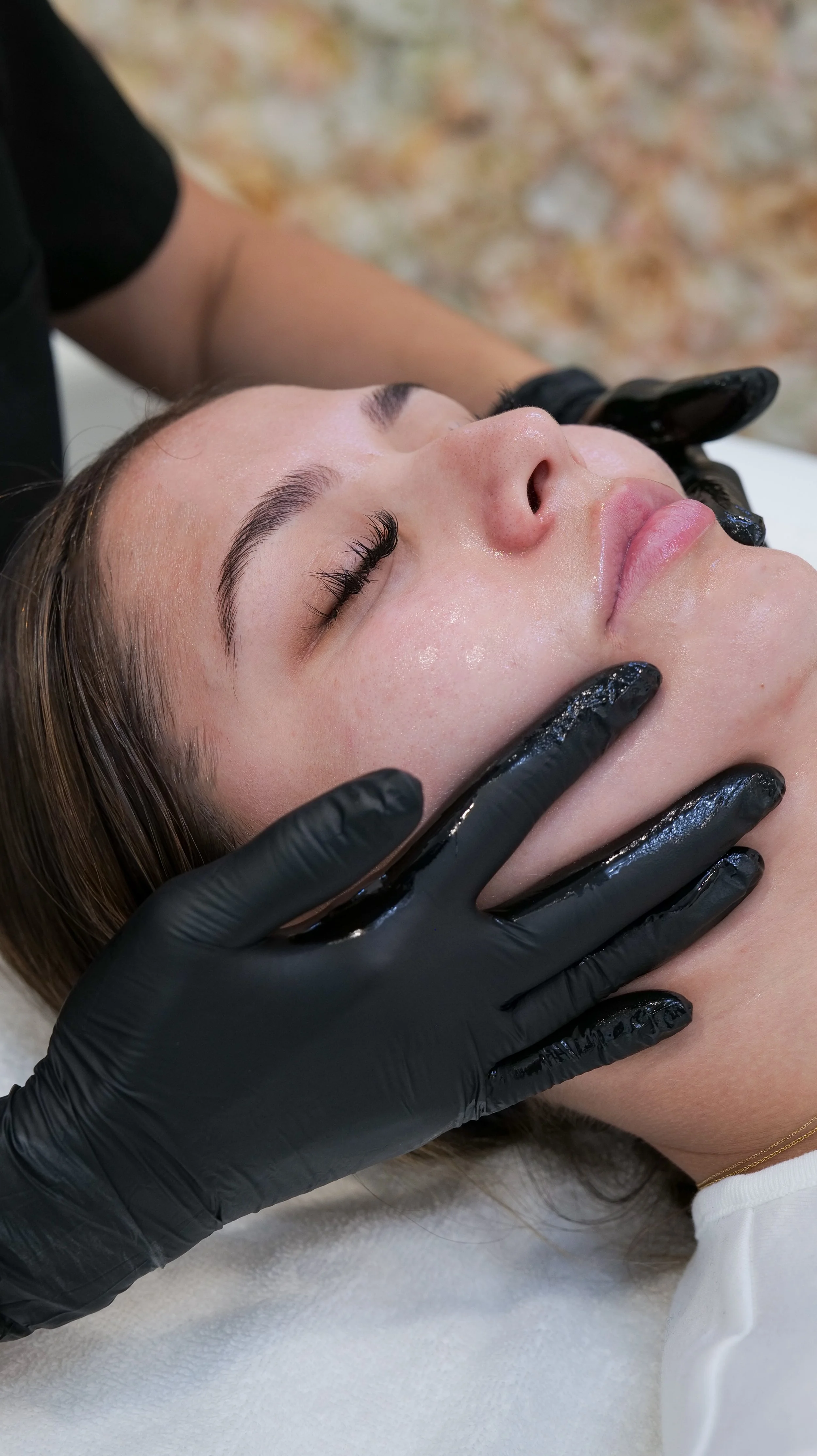 Do Pores Really Open and Close? The Science Behind “Pore-Minimizing”