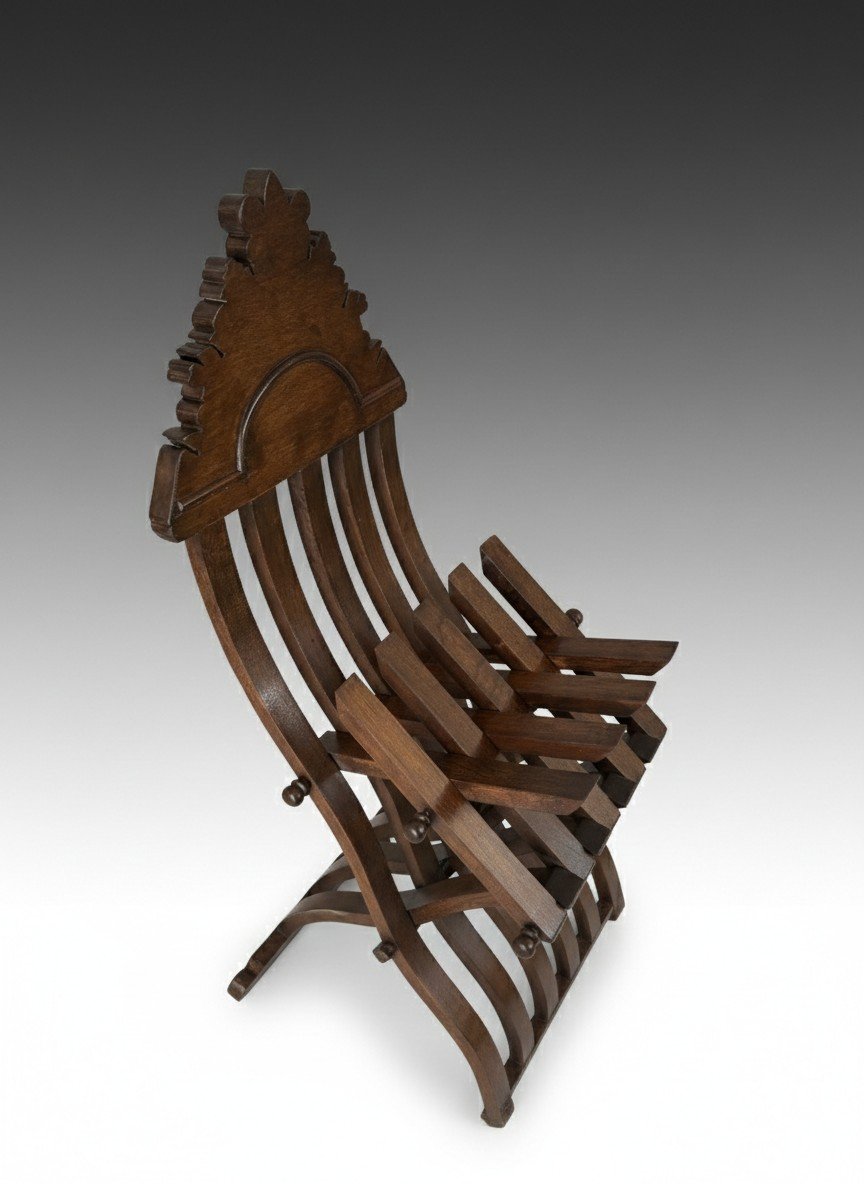 Savonarola Linea chair positioned horizontally with frame partially folded, showing curved slat structure and controlled hinge movement prior to full closure