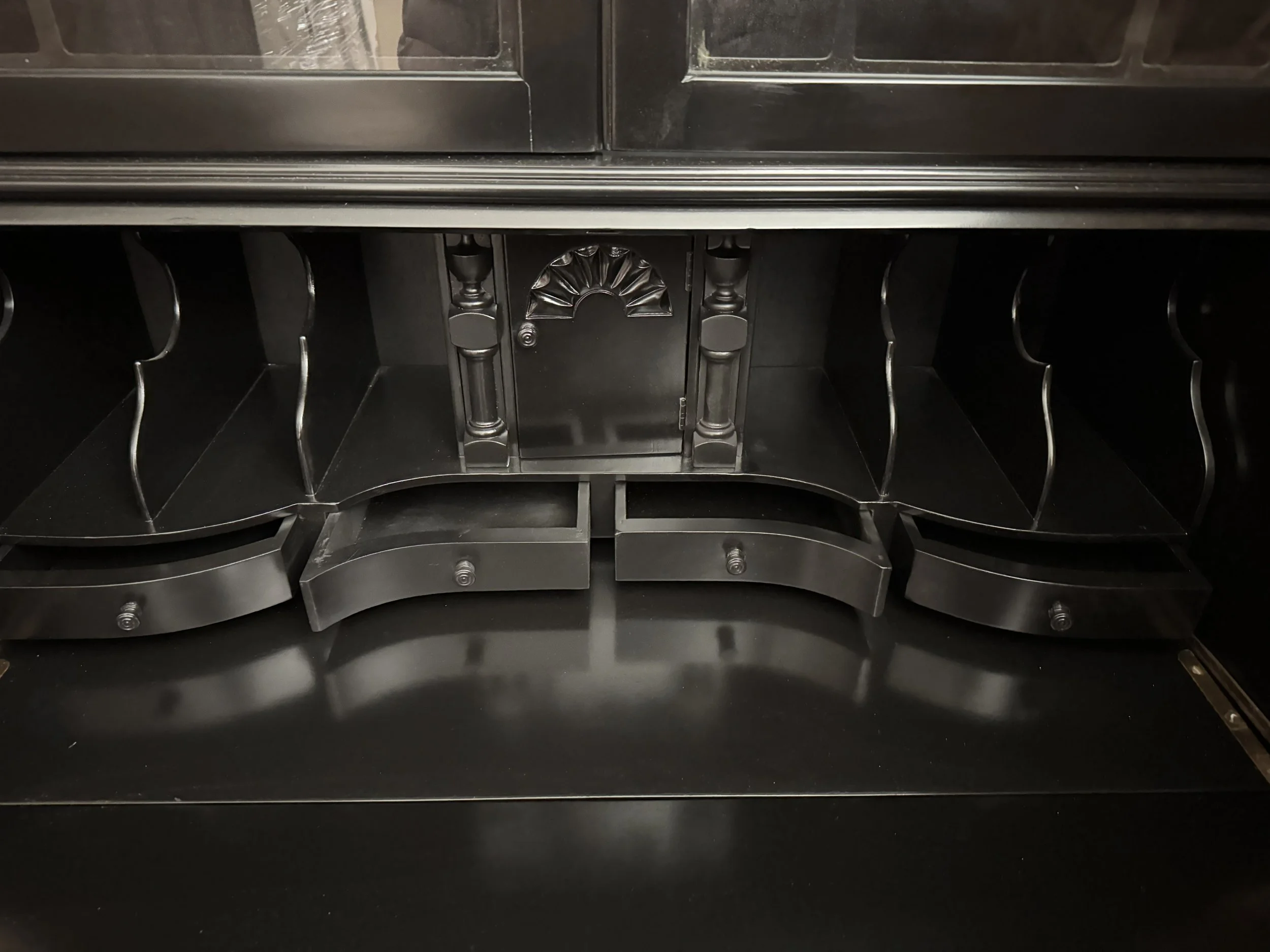 Fitted interior detail: turned column document dividers beside the central prospect compartment, with small drawers below