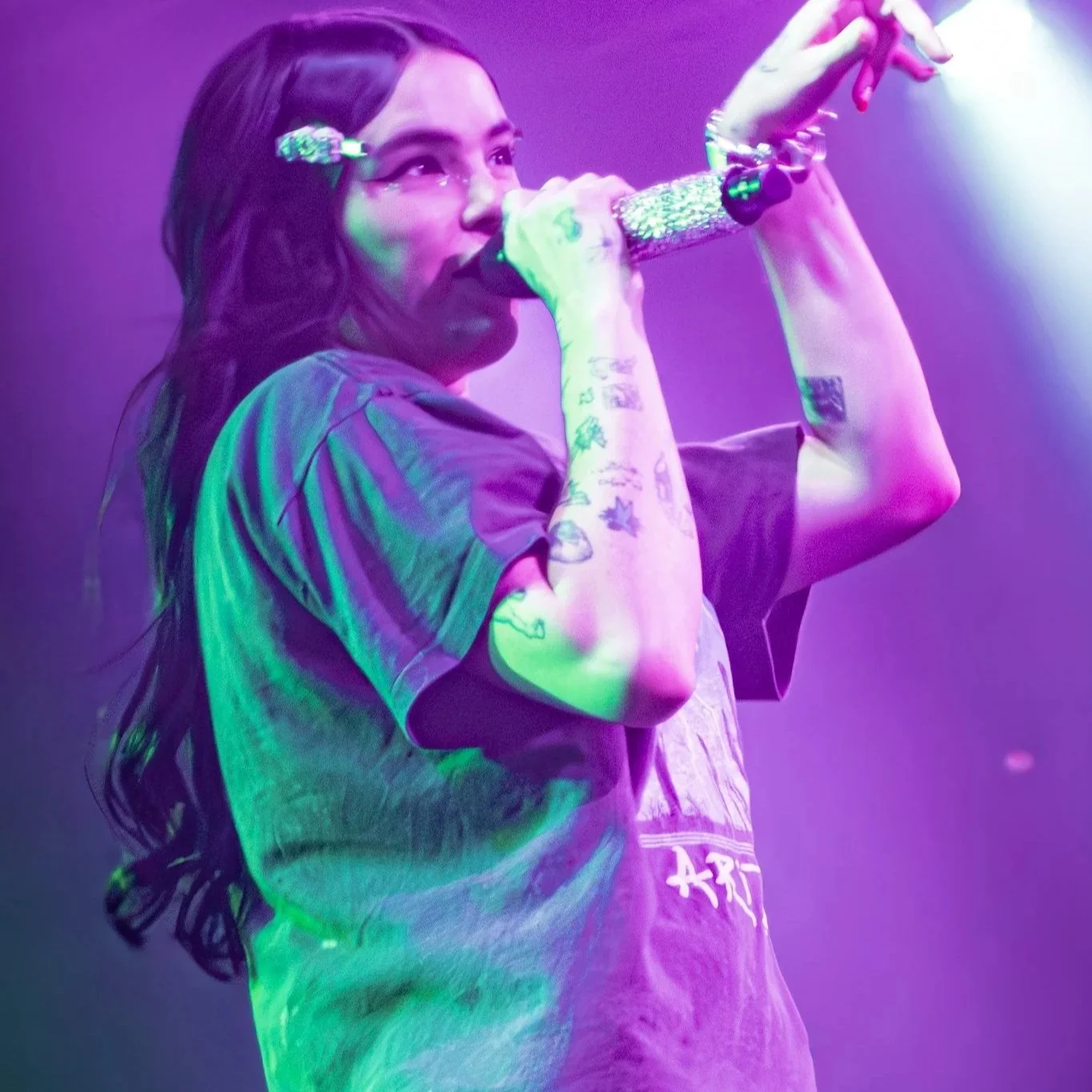 BENEE Shines in Sold-Out Phoenix Stop of the “Particles” Tour: Review &amp; Gallery