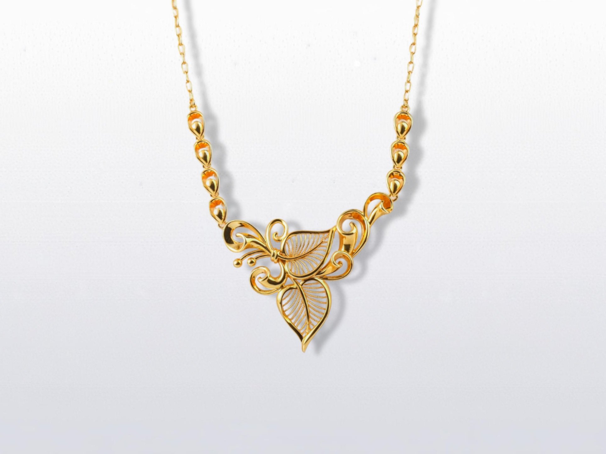 GOLD NECKLACE 3.jpg