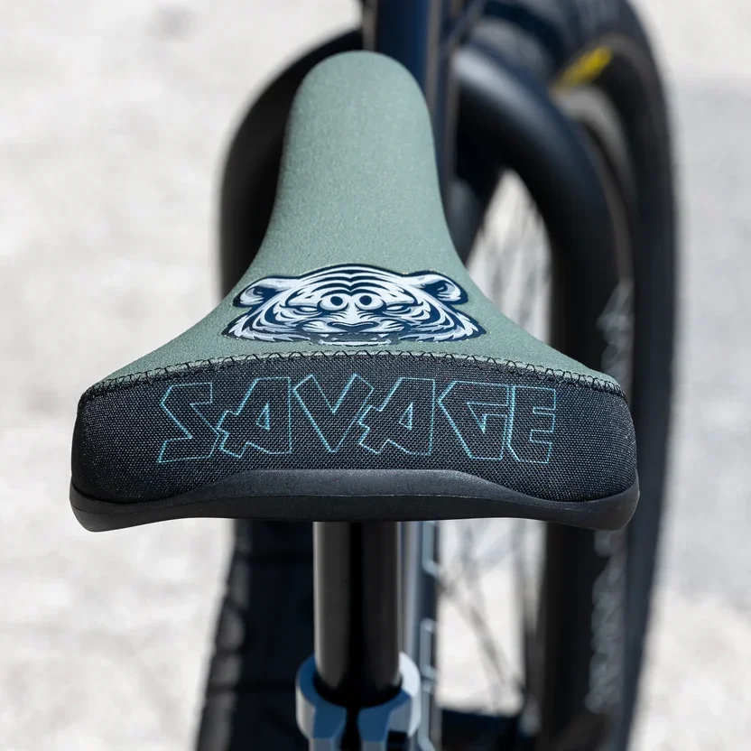 Savage_Flyer_Detail_1.webp