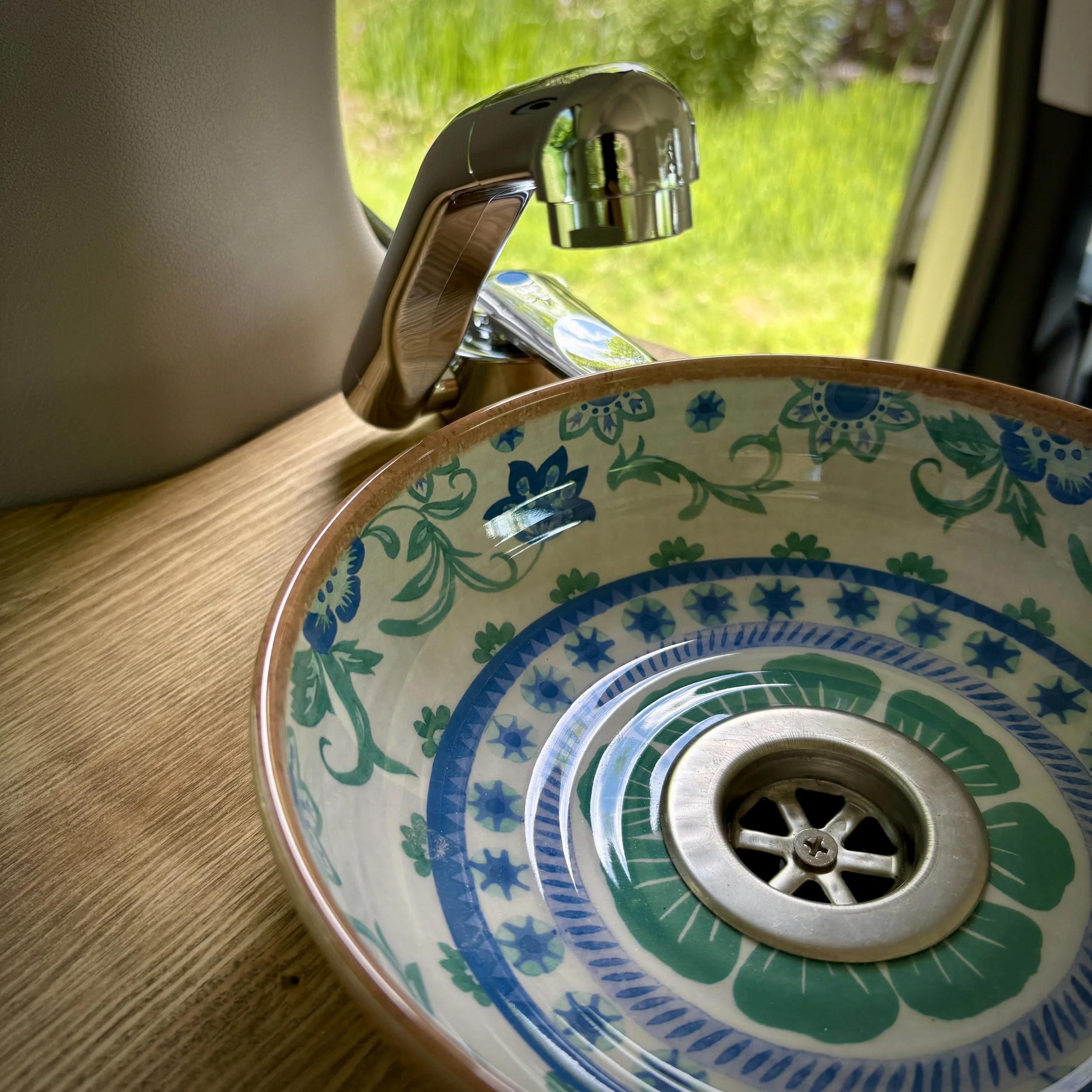 Micro camper with tap and water pump