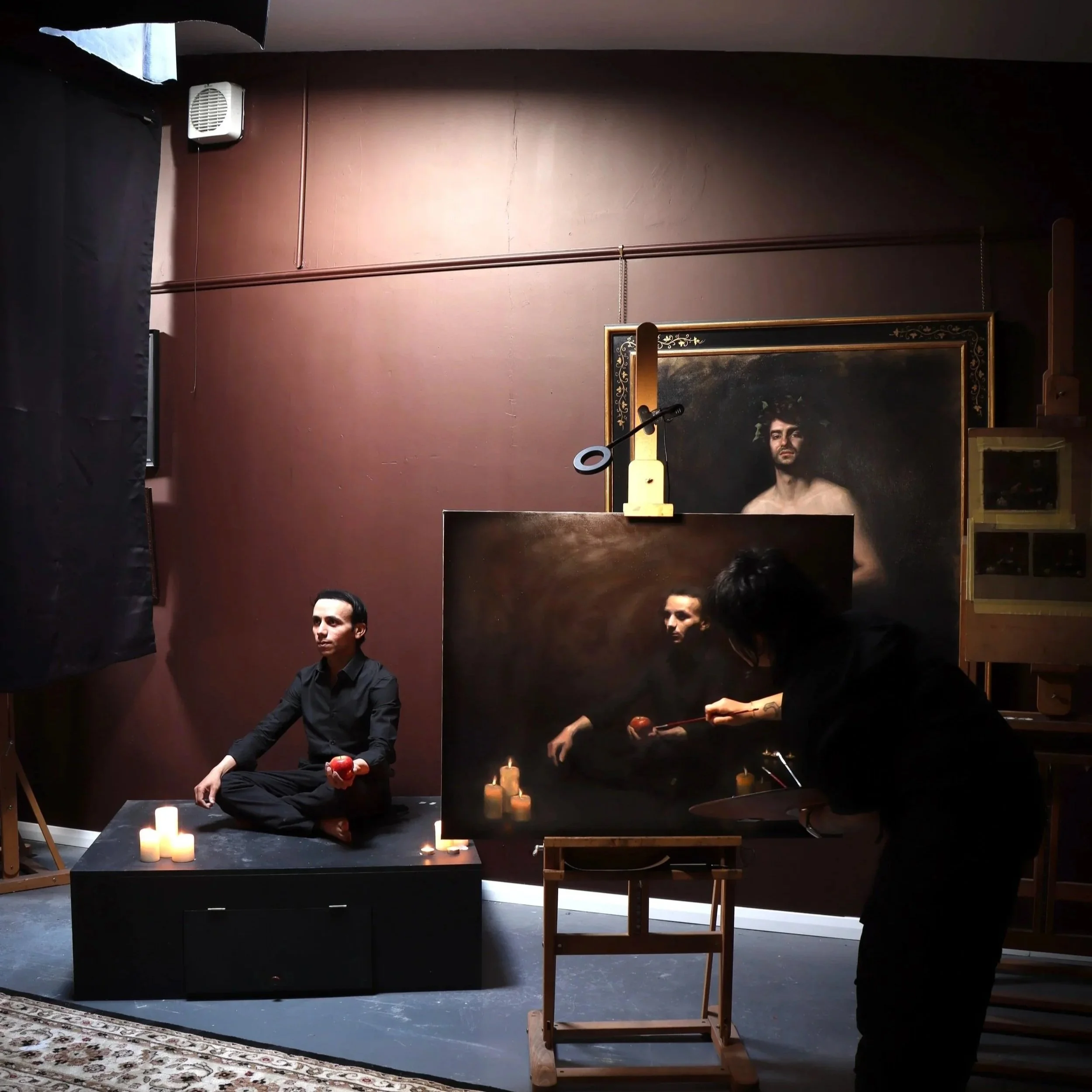 Artist in Residence from May 2025, Schmoo Theune works on her oil painting from life in our north light studio.