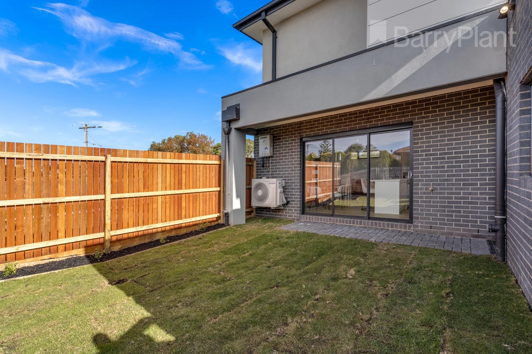 1_53 Dundee-Web-25.jpg