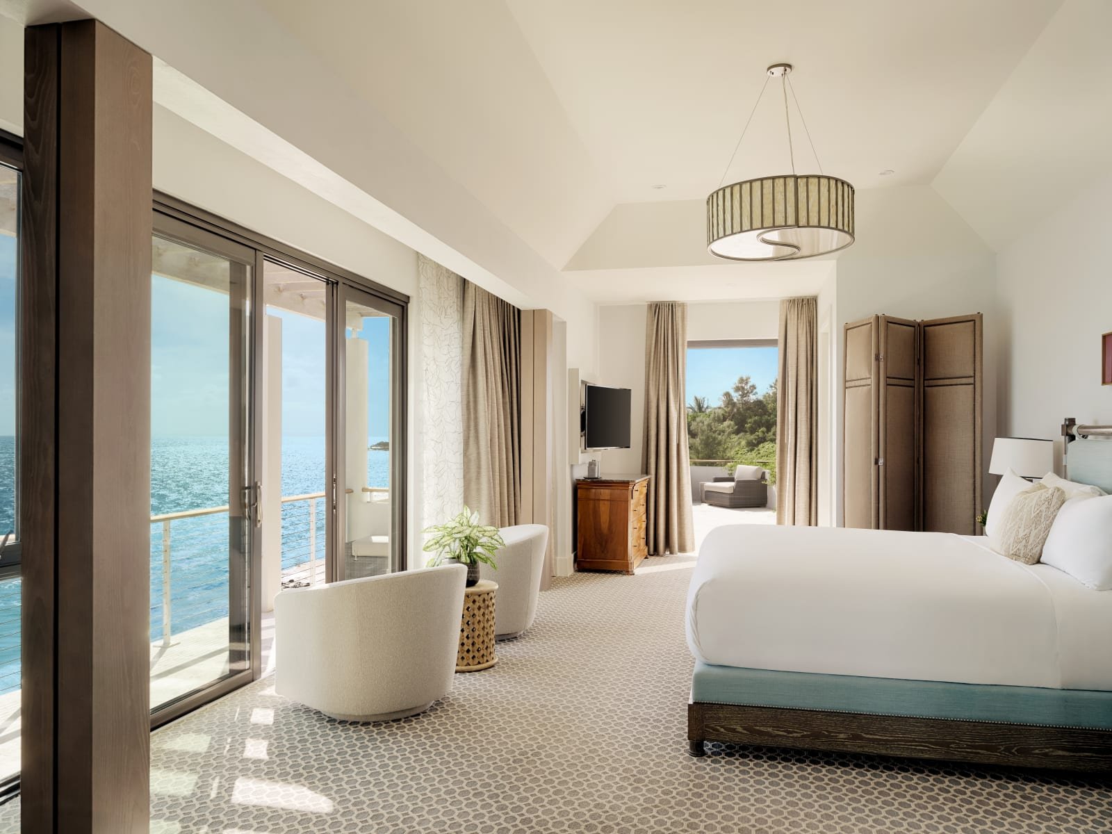 The Loren Bermuda suite