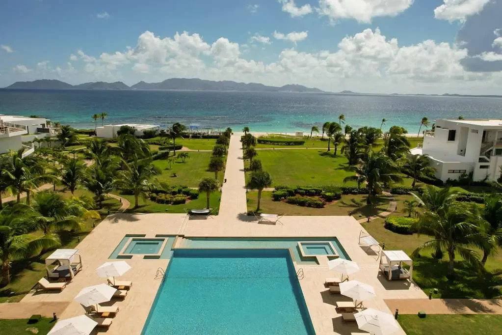Aurora anguilla pool