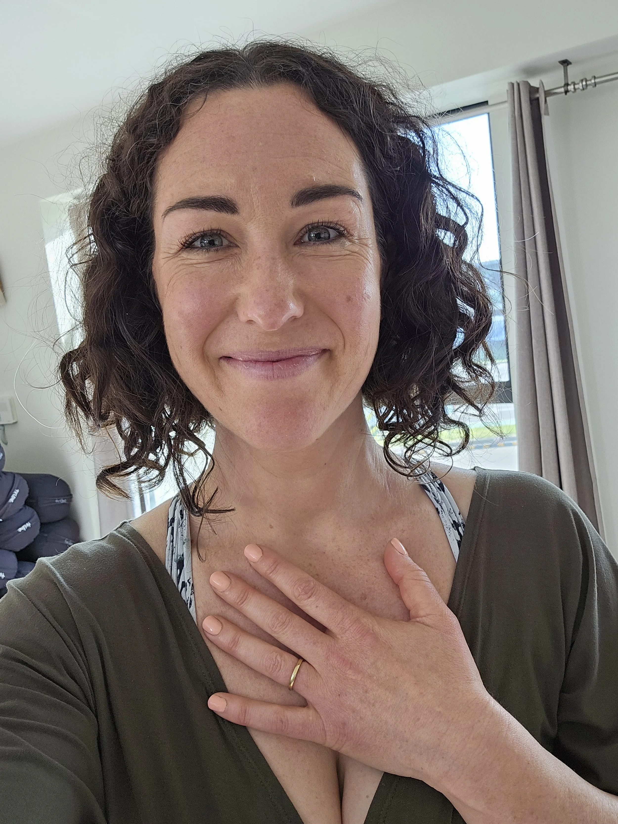 Julia wilkinson - hypopressive trainer - new zealand looking straight to camera with an easy smile