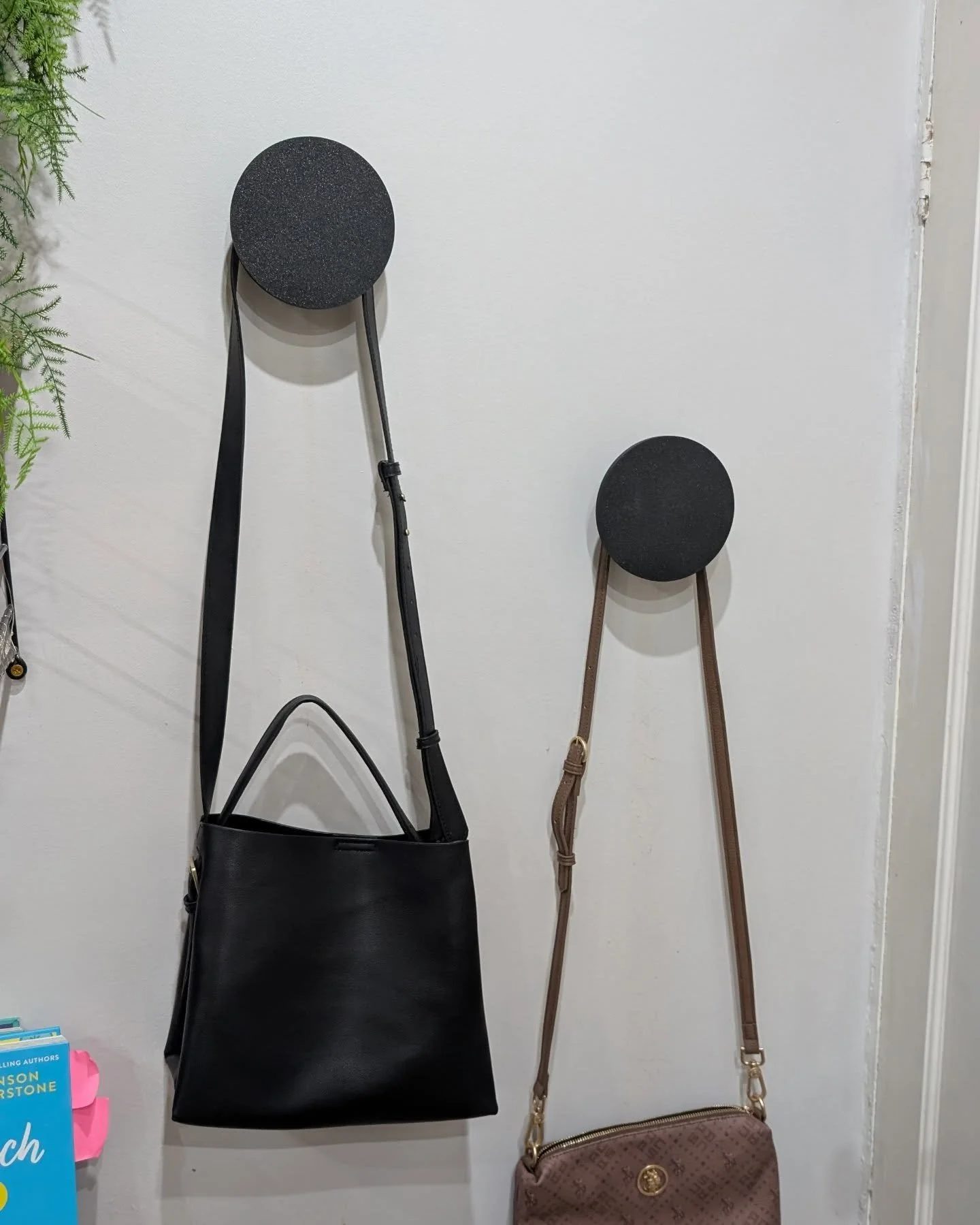 Minimalist Coat hook.

Store link in Bio 

#wallhook #wallmount #artdeco
#coathook #coat #clothing #accessories #3dprinting #home #organization #storage #minimalist #minimal #matte #spacesaving #decor #bag #dovetail #smallbusiness #etsy #manchester