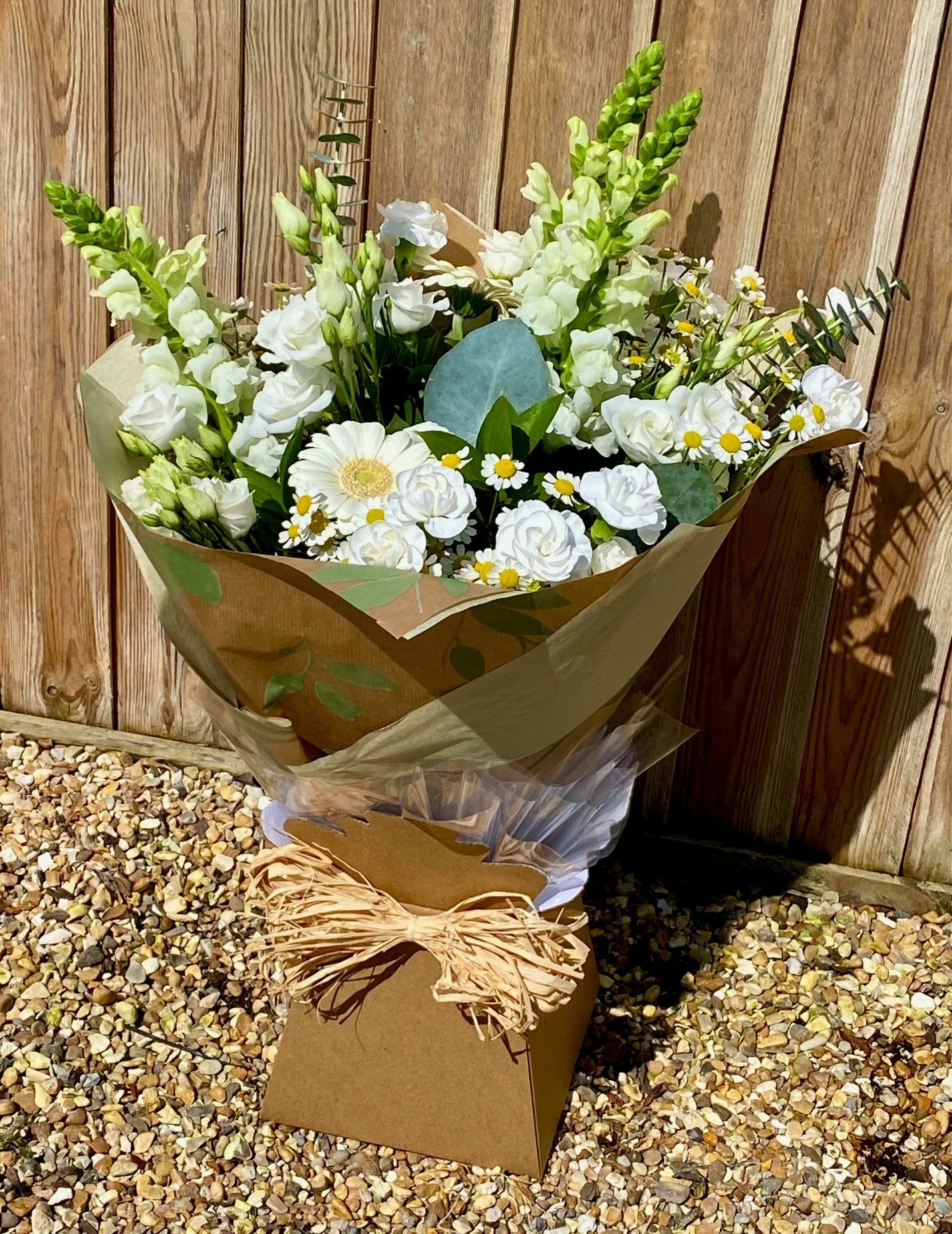HT3 - Classic White Seasonal Selection Handtied
