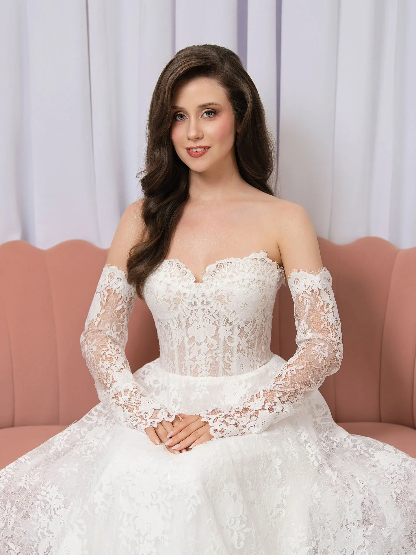 ✨Classic elegance never goes out of style💖✨

Makeup Artist: @saimuamakeup 
Hairstylist: @lucja.bridalstylist 
Model: @itsvictoriacatherine 
Photographer: @luvidastudio 
Beautiful Bridal Dress: @silhouette_dresses 

Thank you to ours special collabor