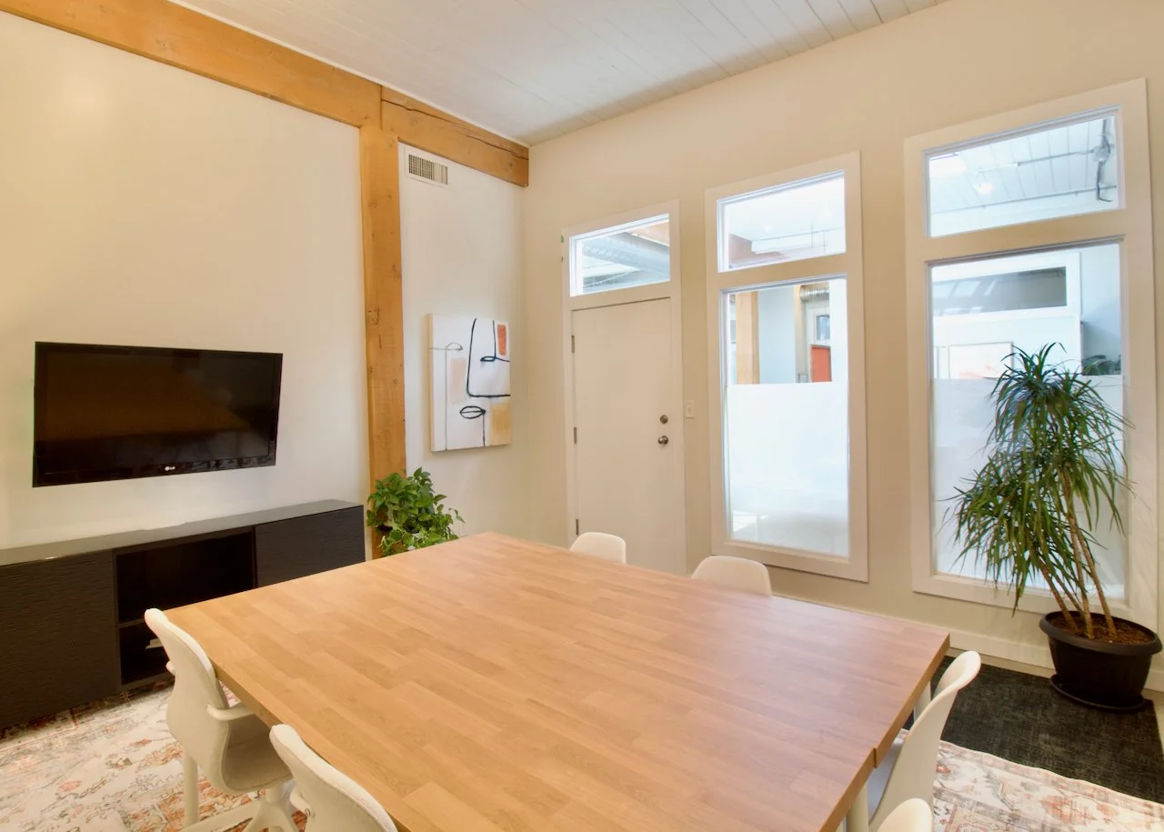 coworking meeting room for rent hourly.