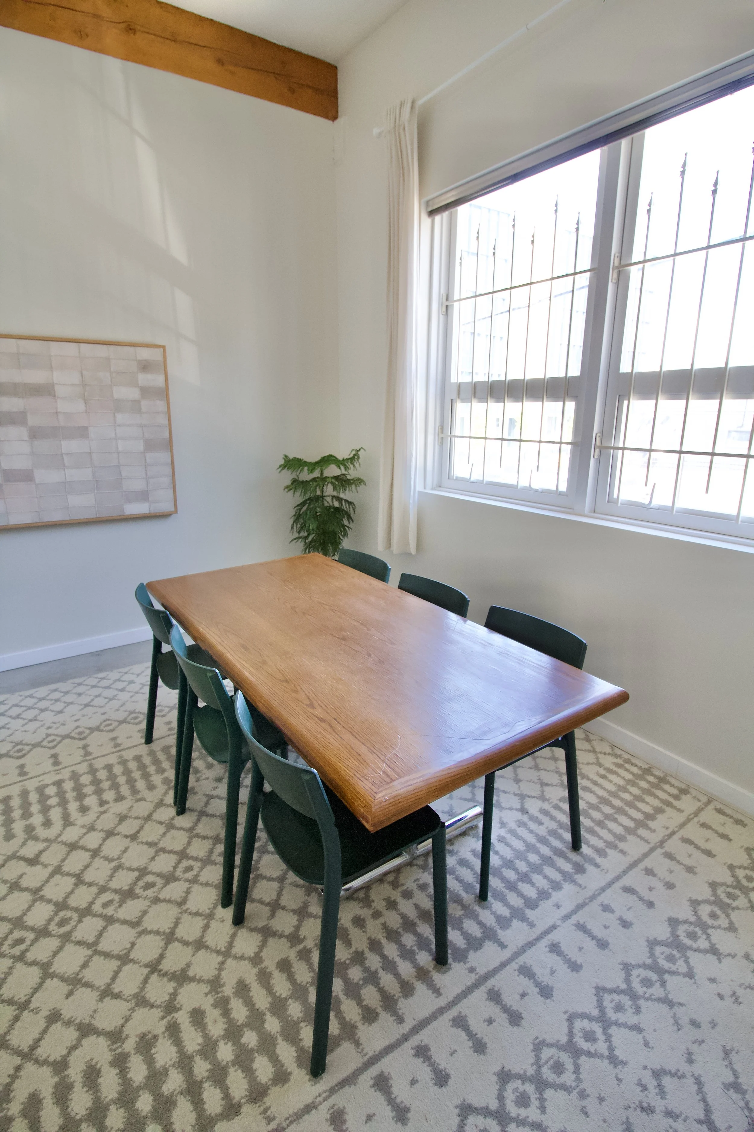 Meeting room for rent hourly for team meetings and offsites