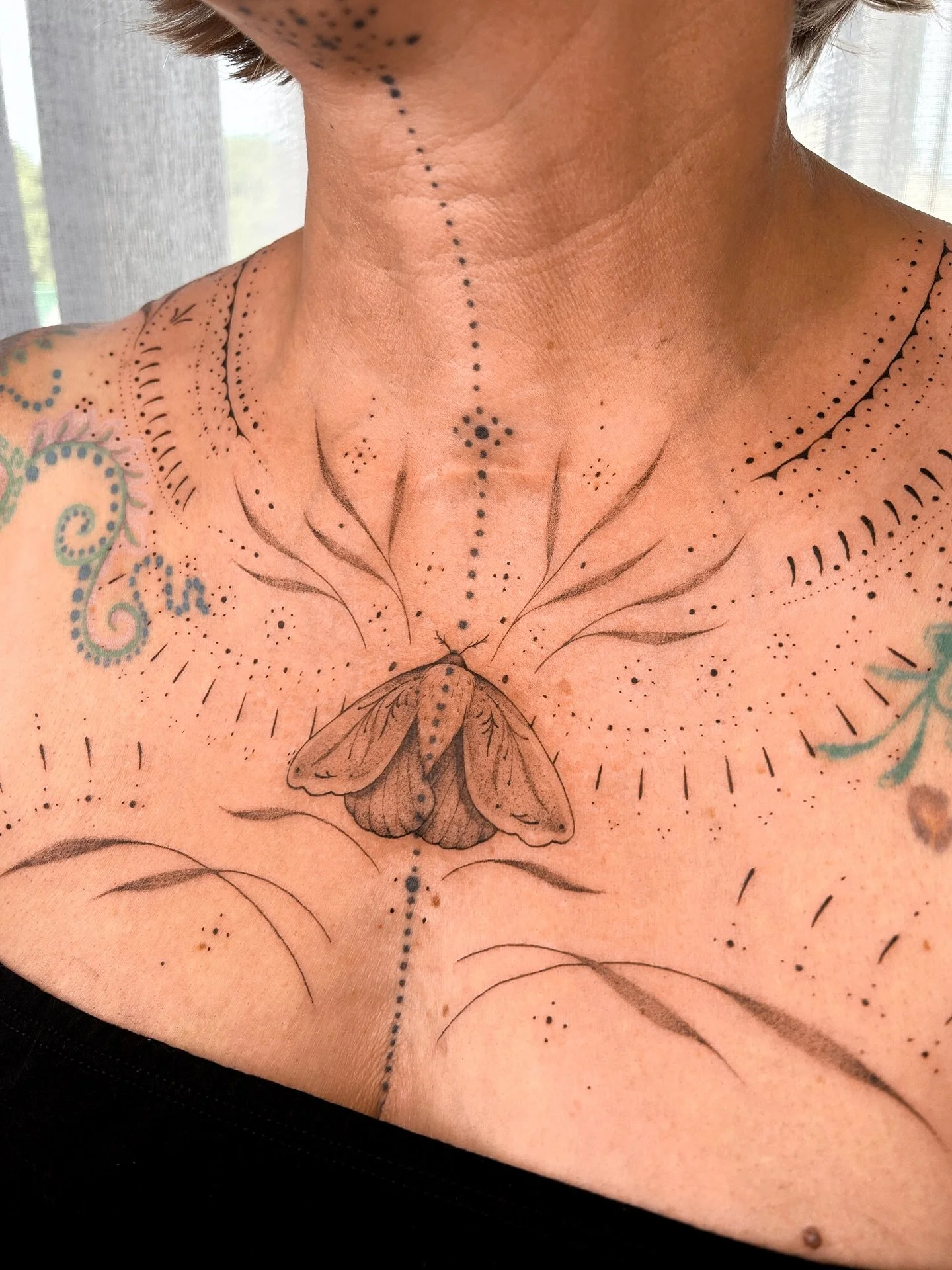 I had the great honor of tattooing my lovely client again. She gave me a lot of creative freedom with the design ❤️ we love that! 
And she sat through it like a champ. I feel truly honored to tattoo such a meaningful and visible spot. 
Thank you so m