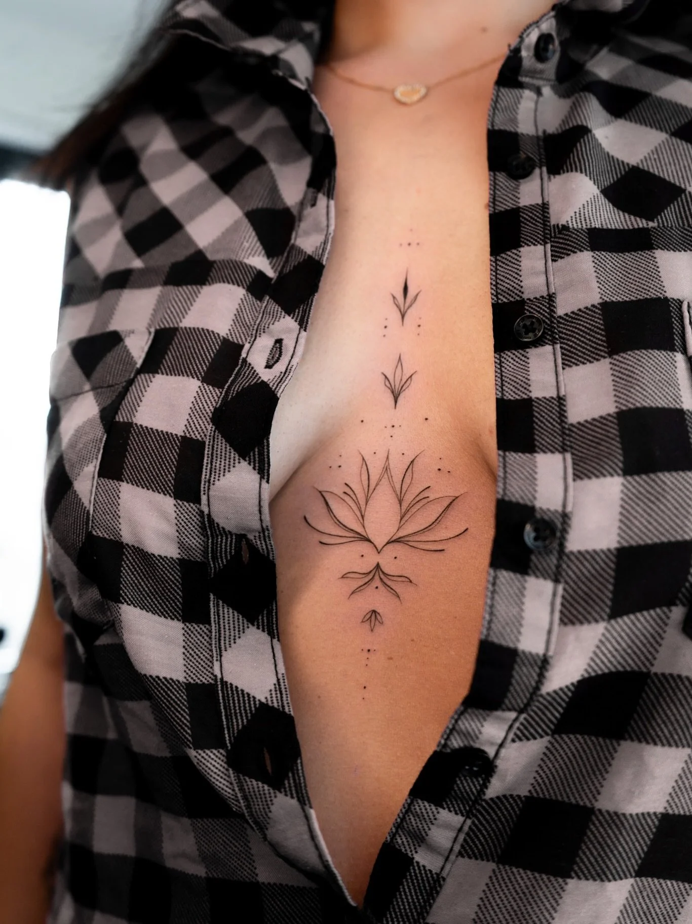 A symbol carried over the heart✨

#tattoo #finelinetattoo #smalrealism #realistictattoo #floral #floraltattoos #flowertattoo #ink #inked #instagram #schw&auml;bischhall #stuttgart #heilbronn #crailsheim #tattooschw&auml;bischhall #tattoostuttgart #sc