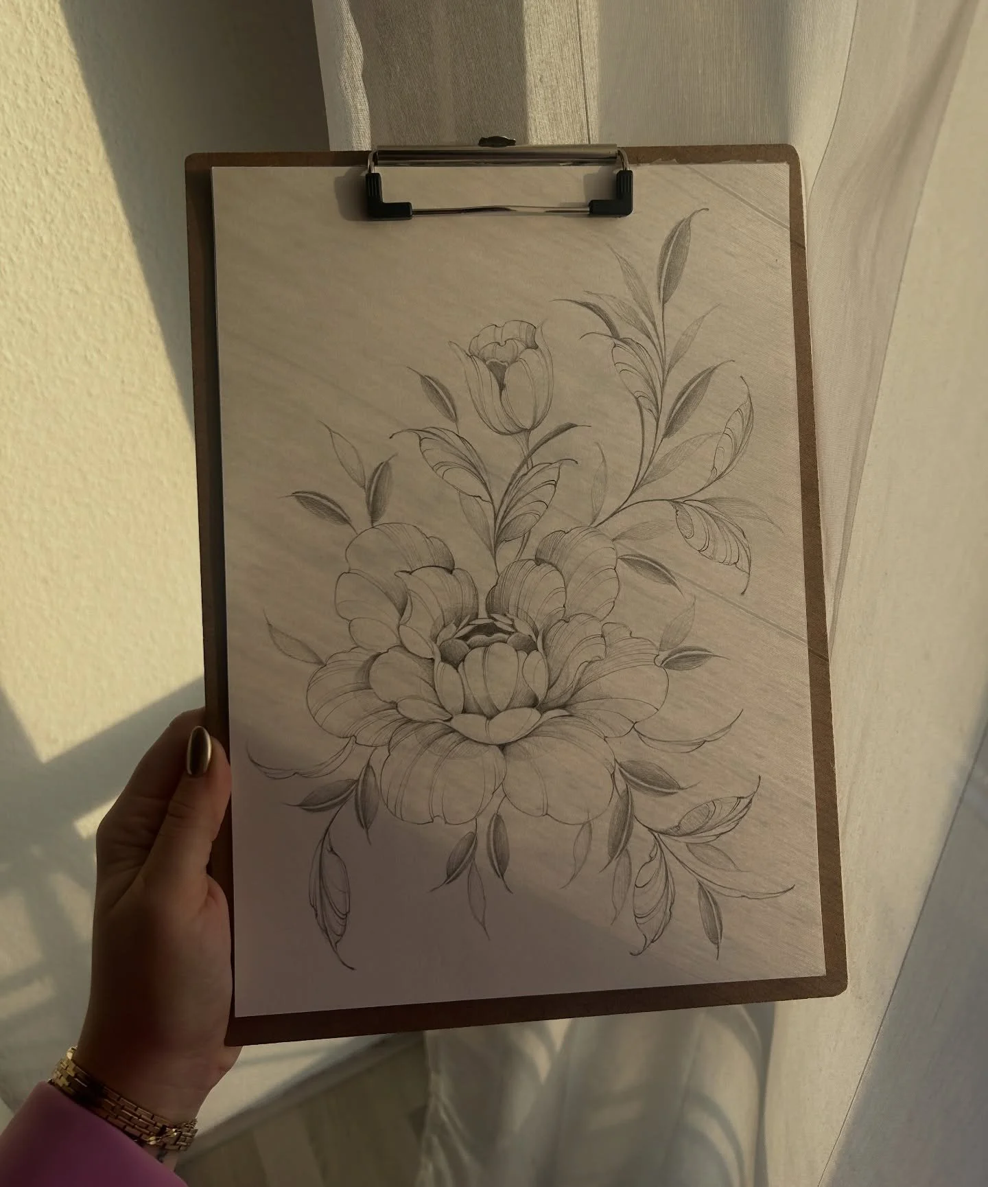 Here you can see a few floral studies I&rsquo;m working on, as I&rsquo;d love to tattoo more pieces in this style. 🌸

I&rsquo;m currently exploring and practicing different flowers, trying to understand how they move, grow, and behave. It&rsquo;s ex