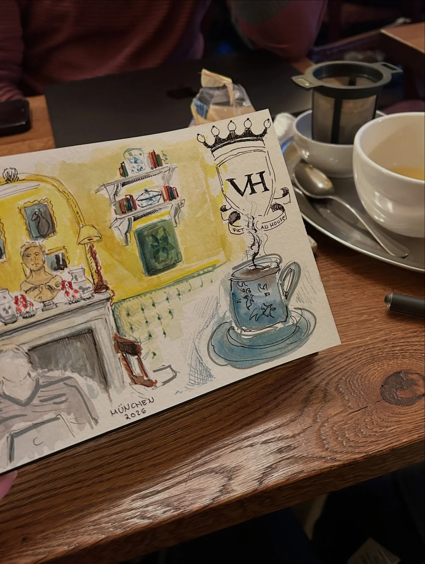 Last weekend in Munich, we visited a charming caf&eacute; with a wonderful atmosphere and great music. I felt inspired right away and wanted to capture that feeling immediately. I&rsquo;m still developing, as the piece is quite messy and chaotic, but