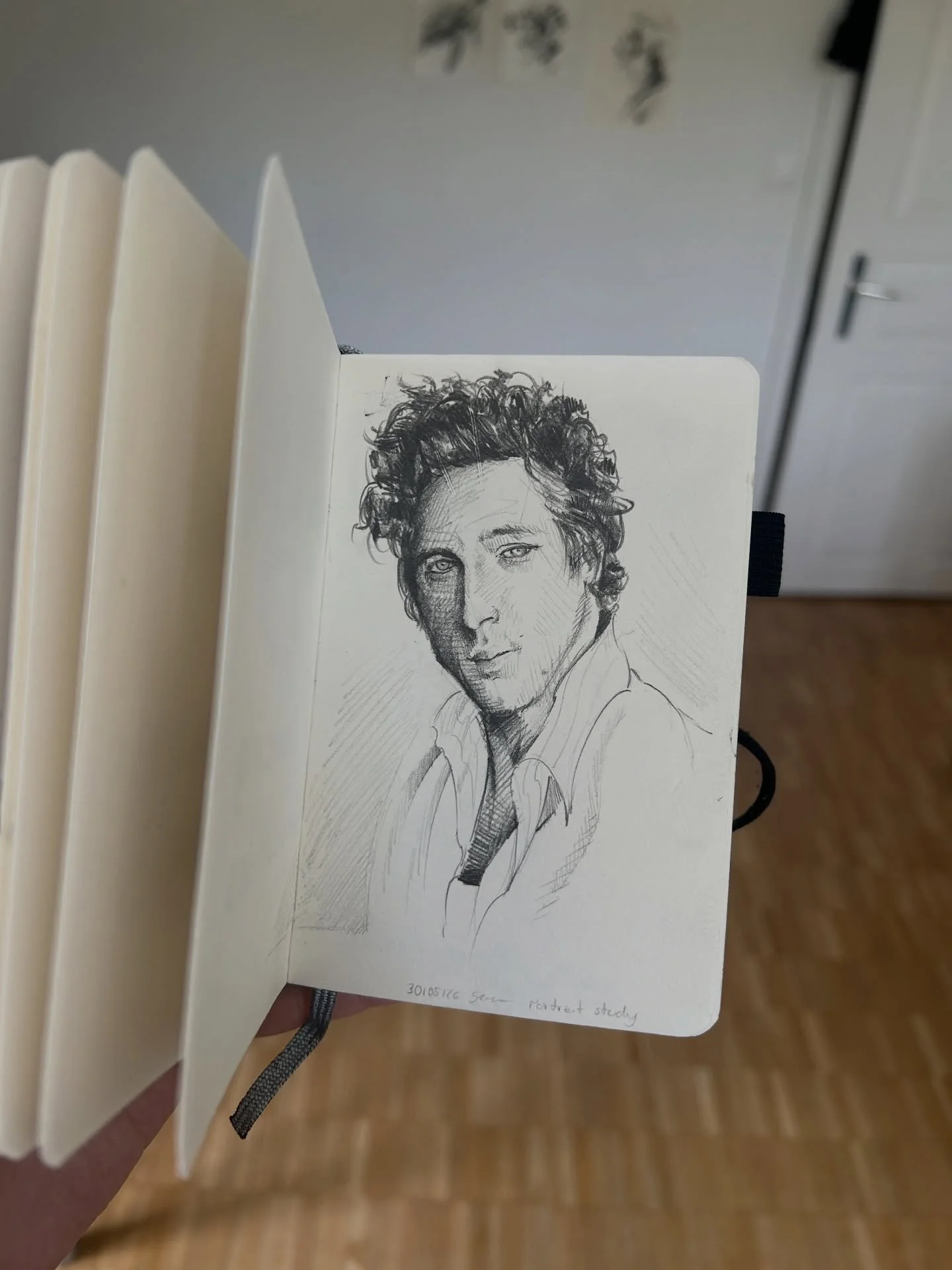 little portrait sketch 💛 trying to sketch a little bit every day

#sketchbook #portraitsketch