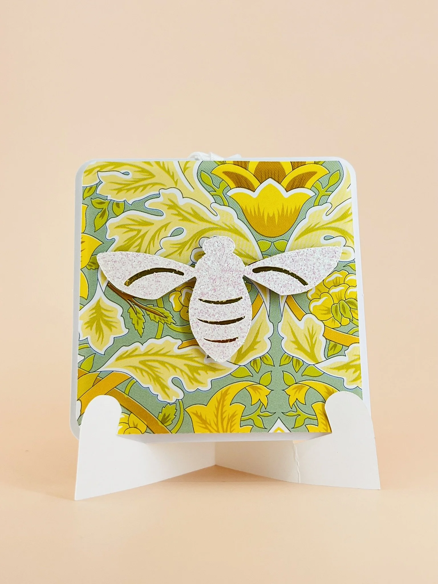 BEE017_1.JPEG